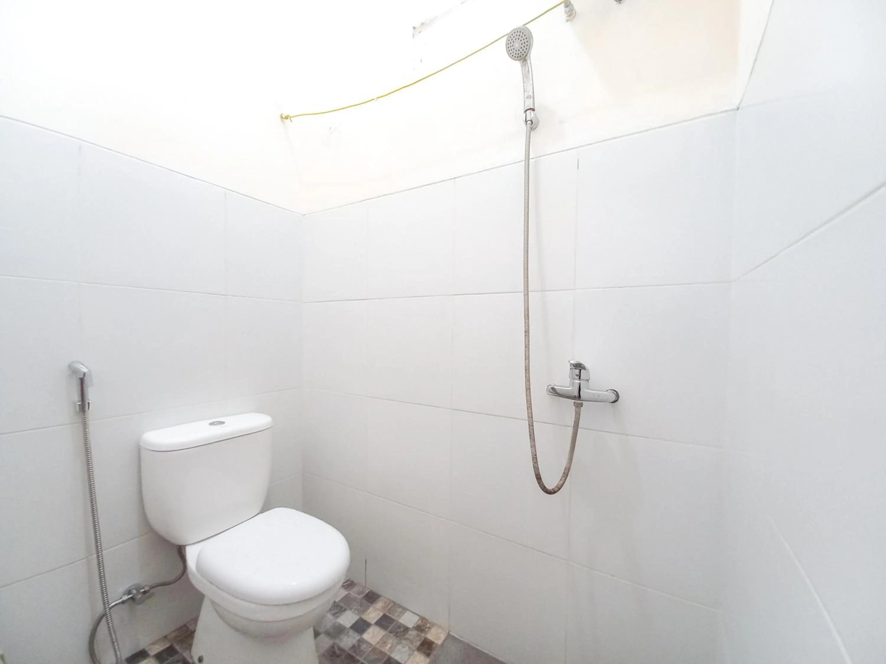 Bathroom in Alif House Syariah Redpartner near Taman Dayu Pandaan