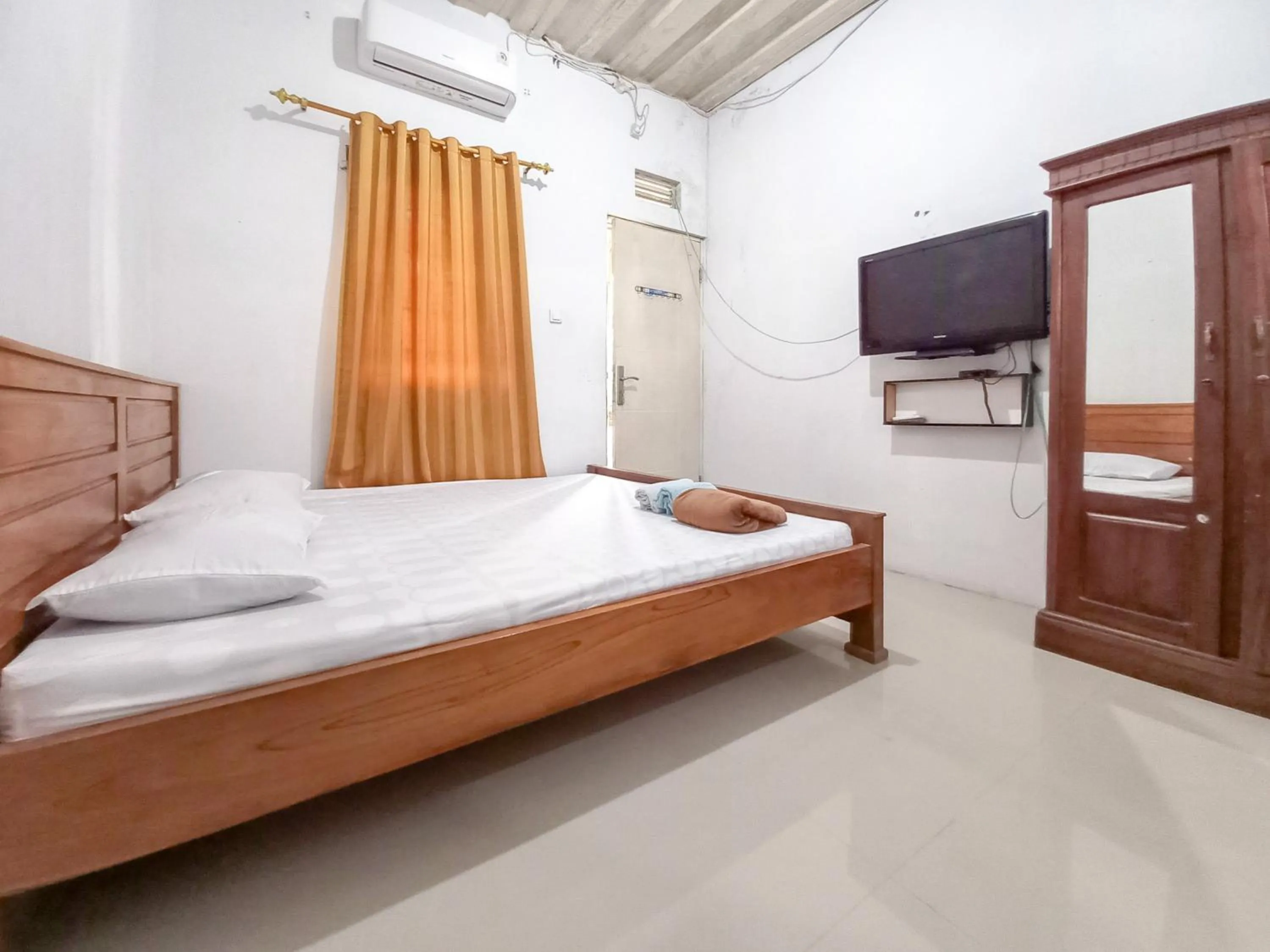 Bedroom, Bed in Alif House Syariah Redpartner near Taman Dayu Pandaan