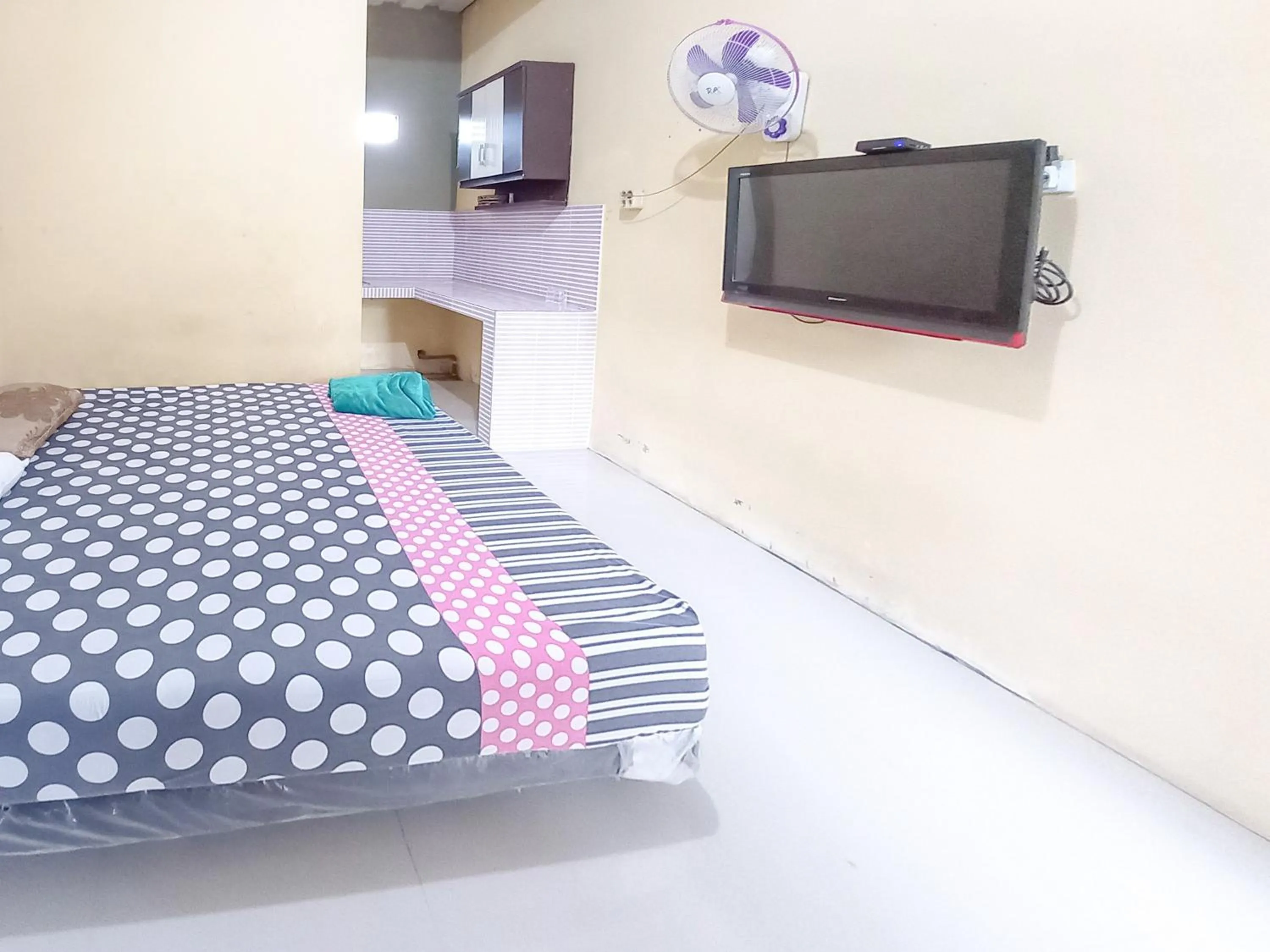 Bedroom, Bed in Alif House Syariah Redpartner near Taman Dayu Pandaan