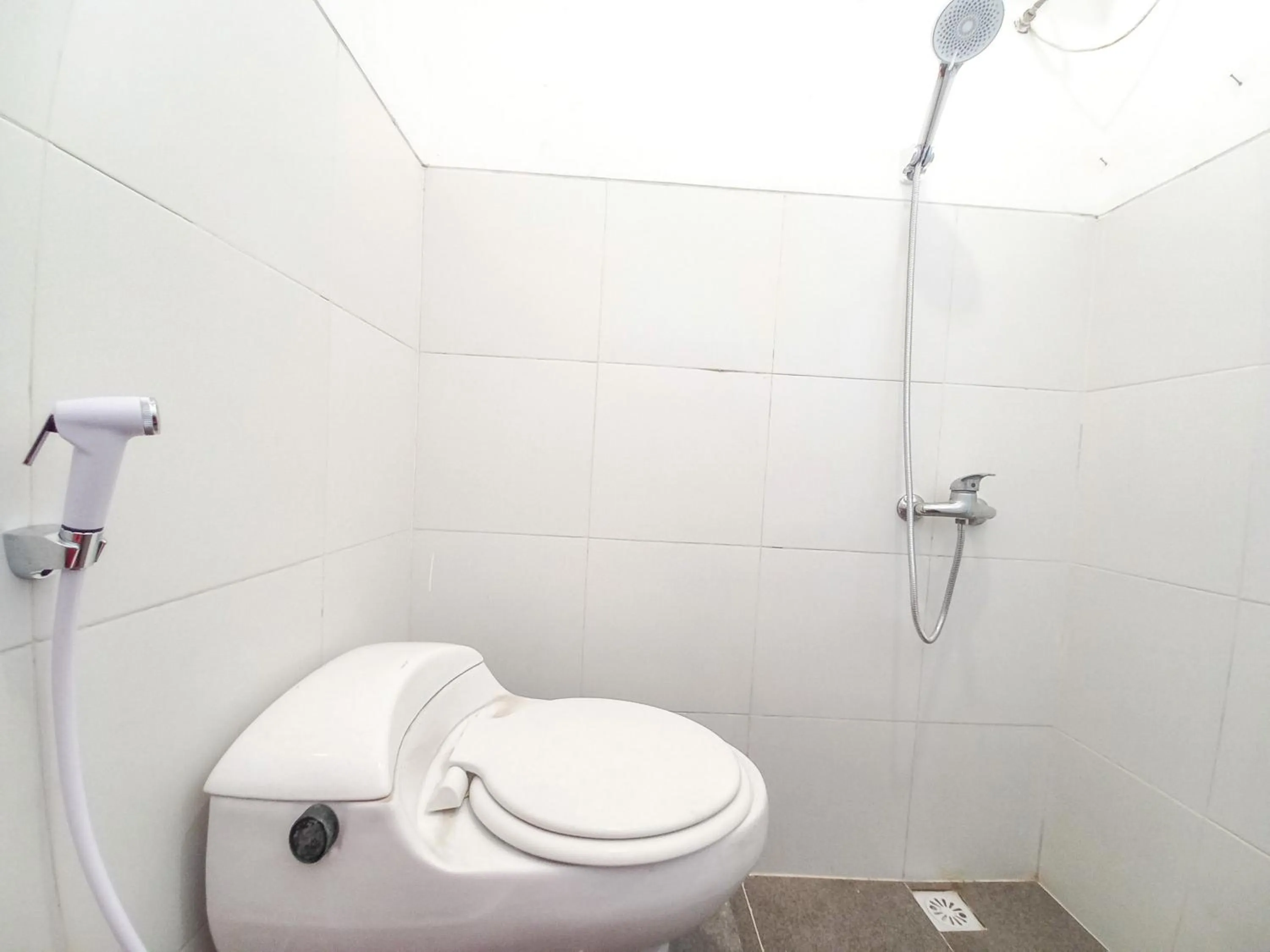 Bathroom in Alif House Syariah Redpartner near Taman Dayu Pandaan