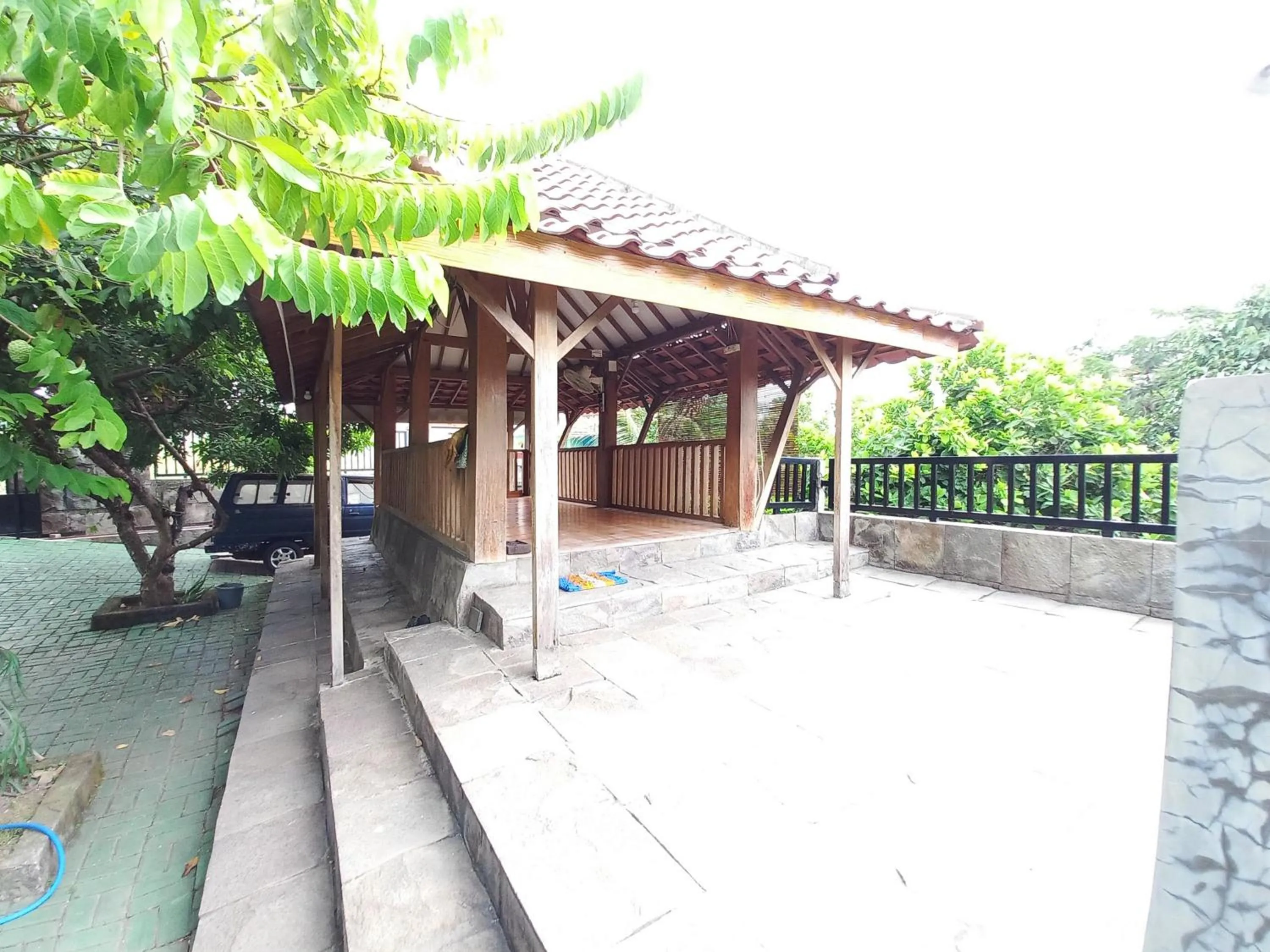 Seating area in Alif House Syariah Redpartner near Taman Dayu Pandaan