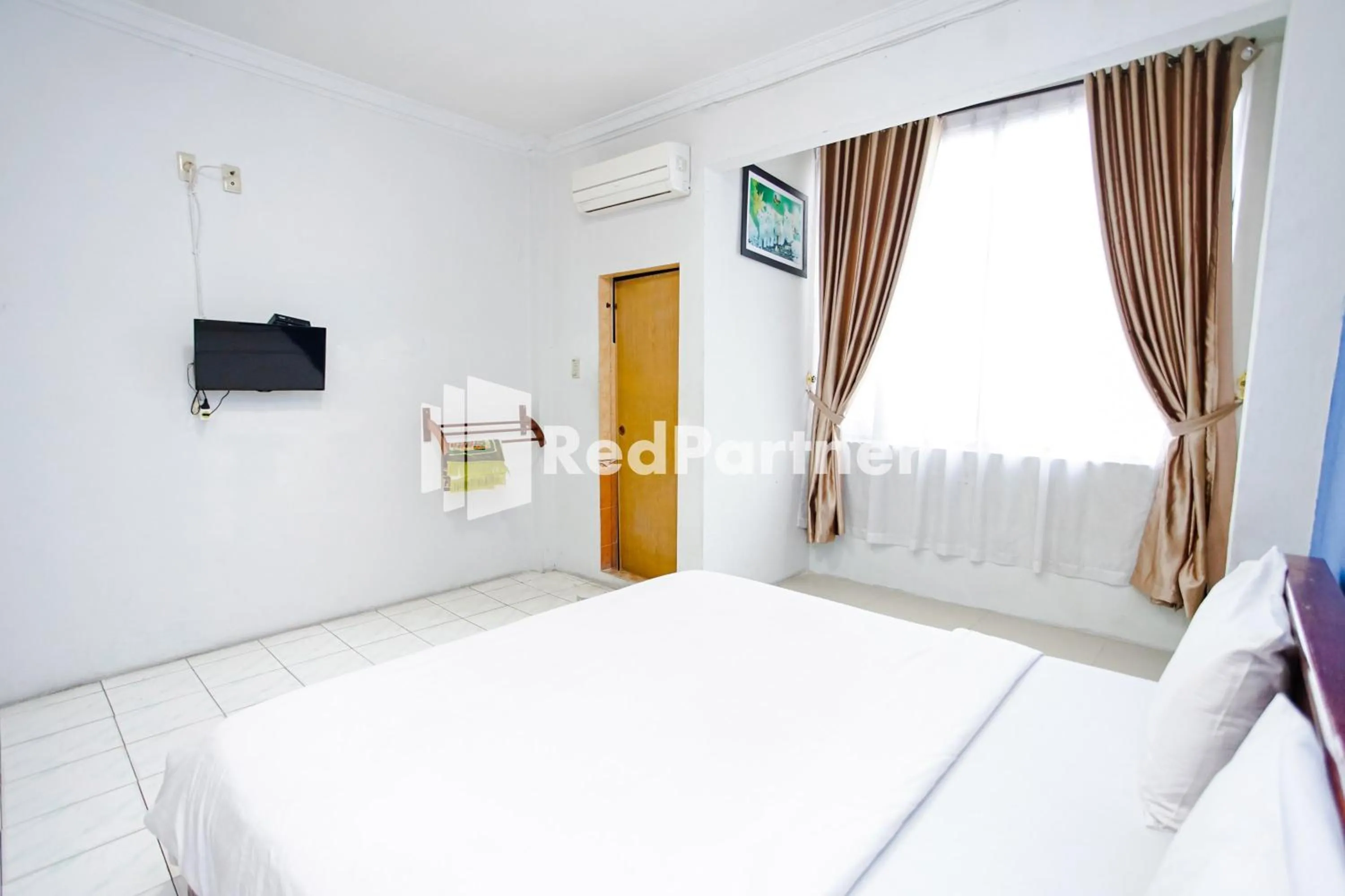 Bed in Hotel Serena Anggrek near Manhattan Times Square Mall Medan RedPartner
