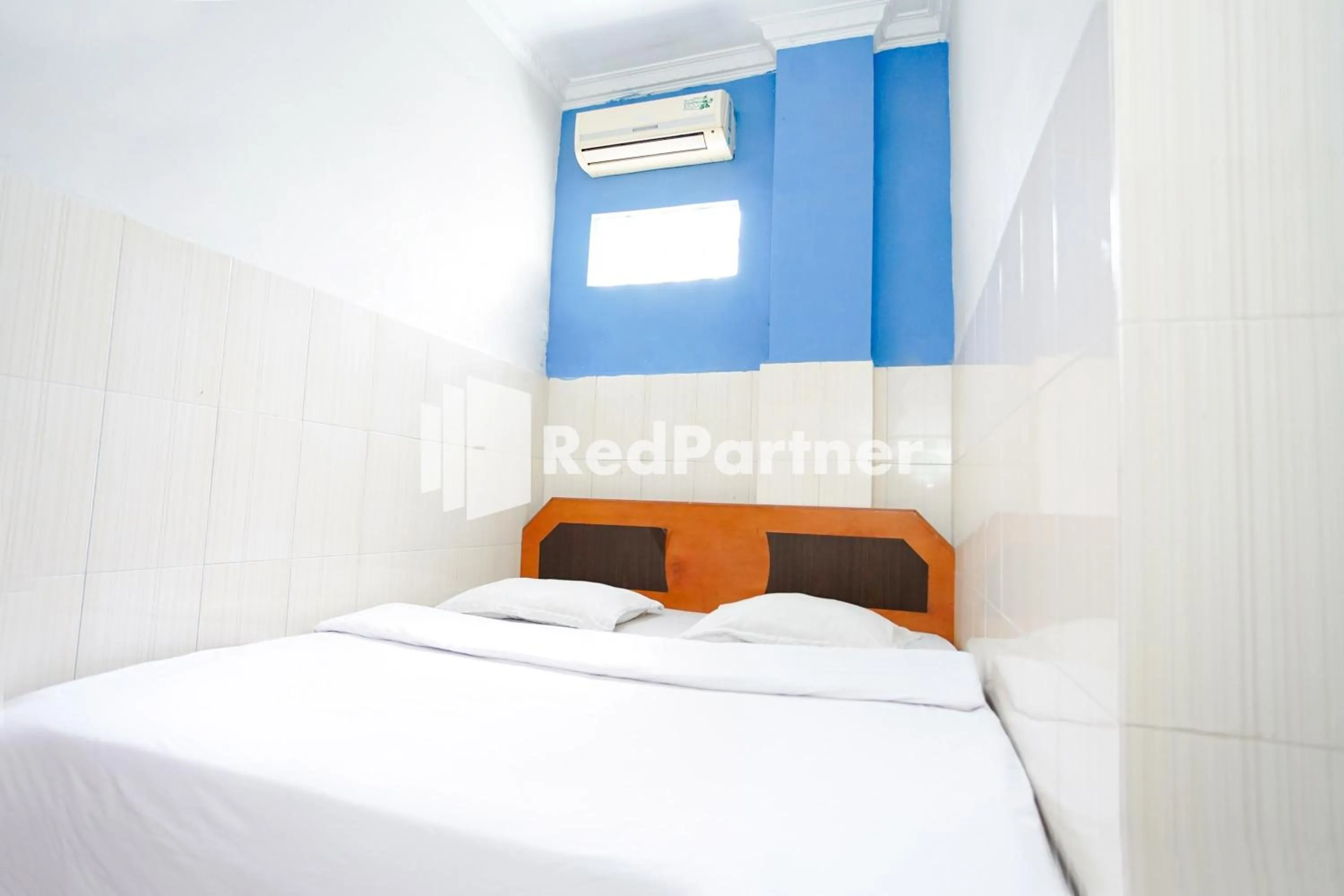 Standard Double Room in Hotel Serena Anggrek near Manhattan Times Square Mall Medan RedPartner