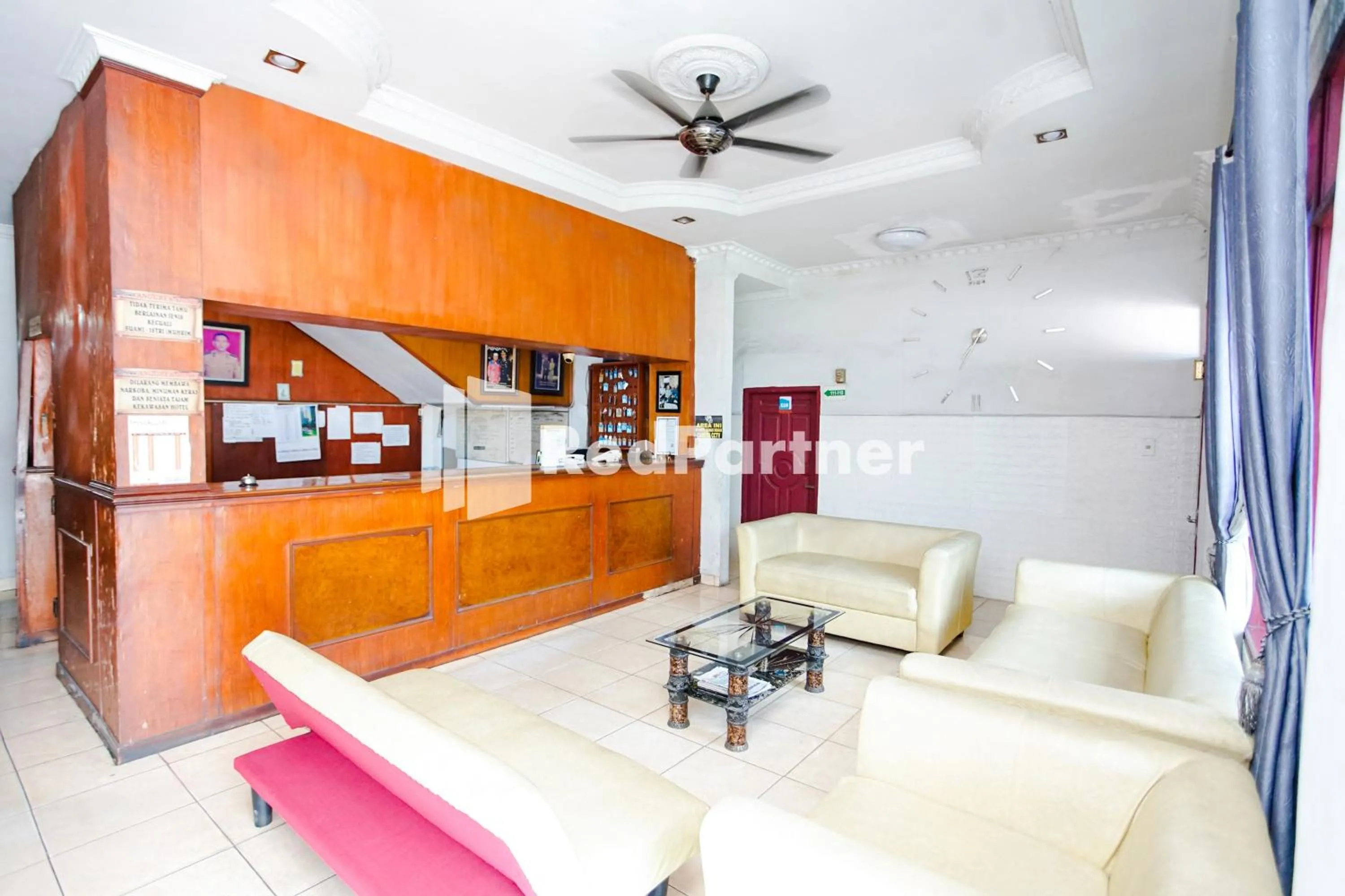 Lobby or reception in Hotel Serena Anggrek near Manhattan Times Square Mall Medan RedPartner