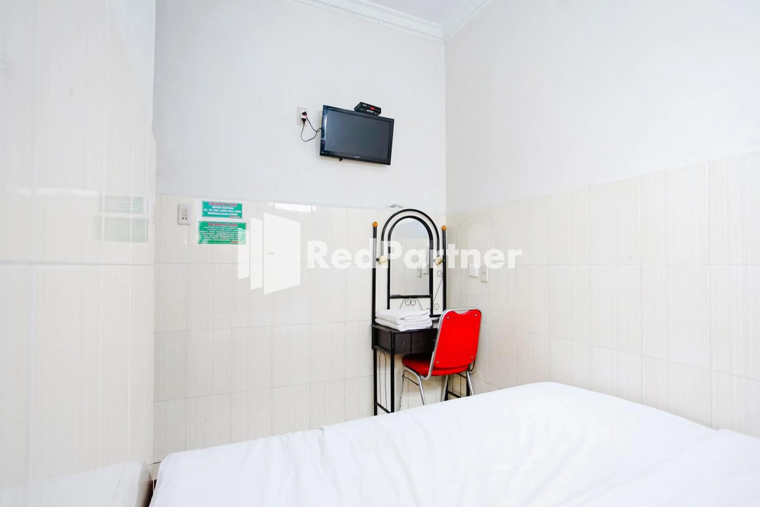 Bed in Hotel Serena Anggrek near Manhattan Times Square Mall Medan RedPartner