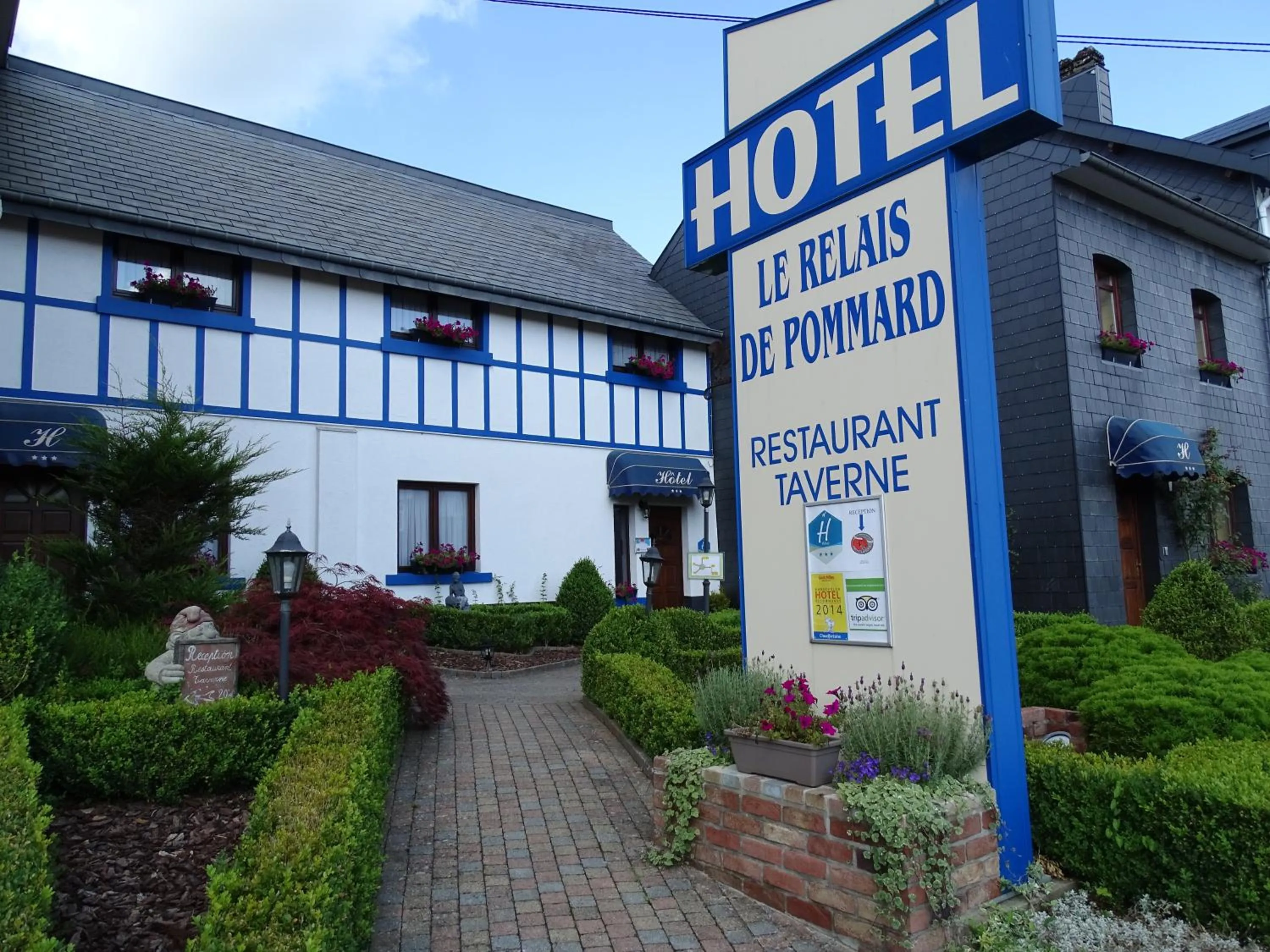 Property building in Hotel Le Relais de Pommard
