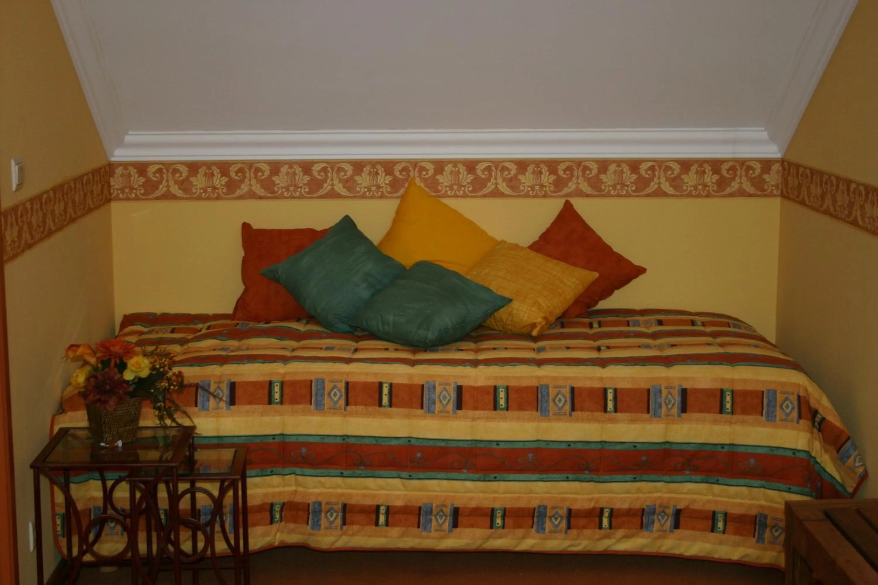 Bed in Hotel Le Relais de Pommard