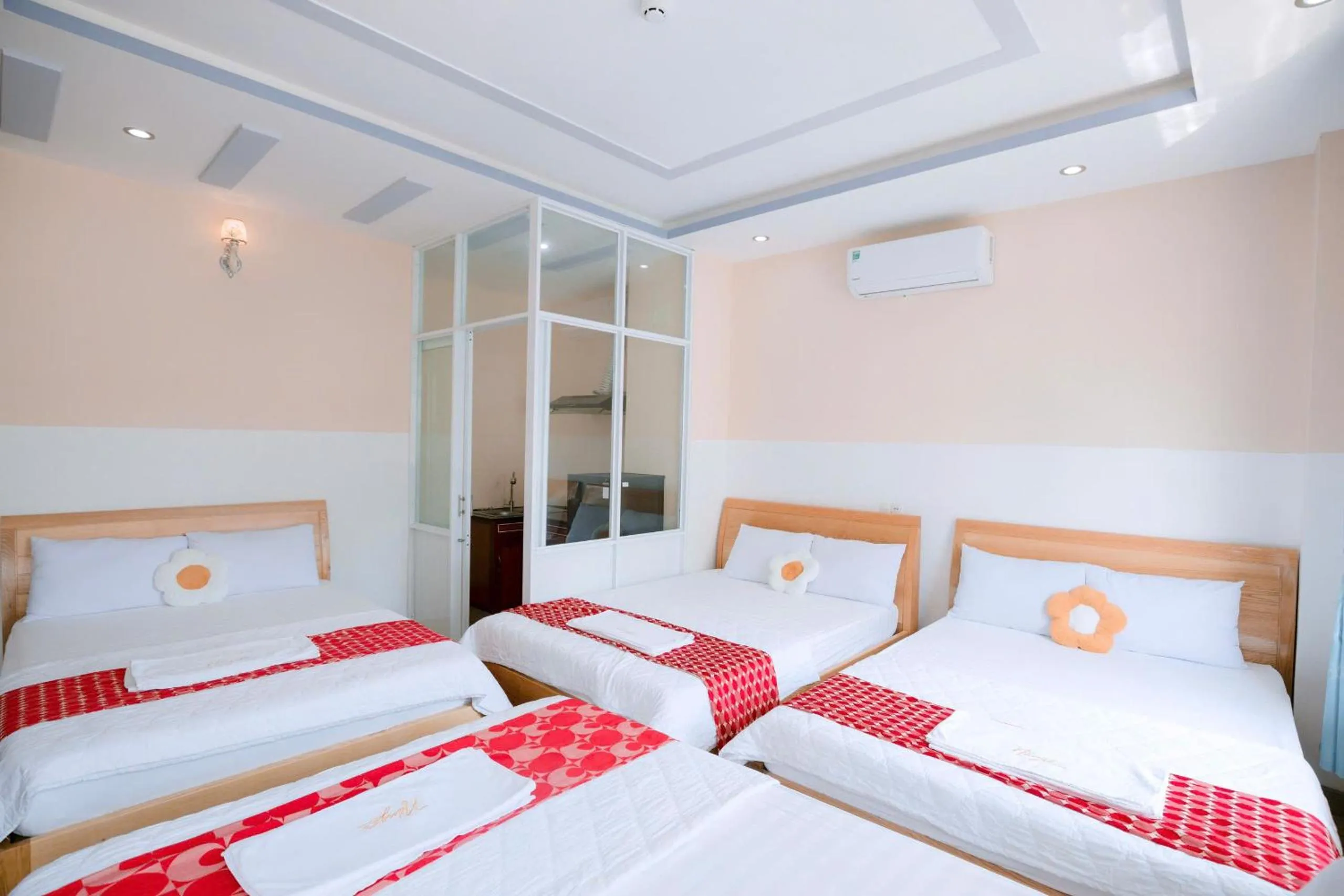 Photo of the whole room, Bed in Hotel Nắng