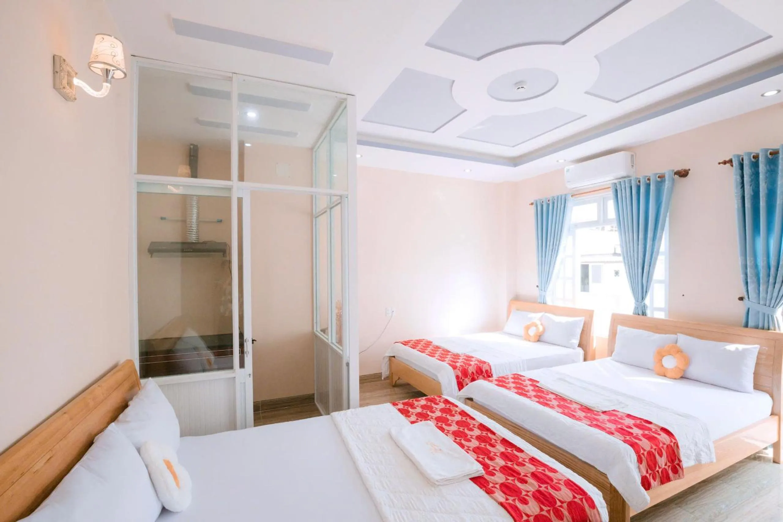 Photo of the whole room, Bed in Hotel Nắng