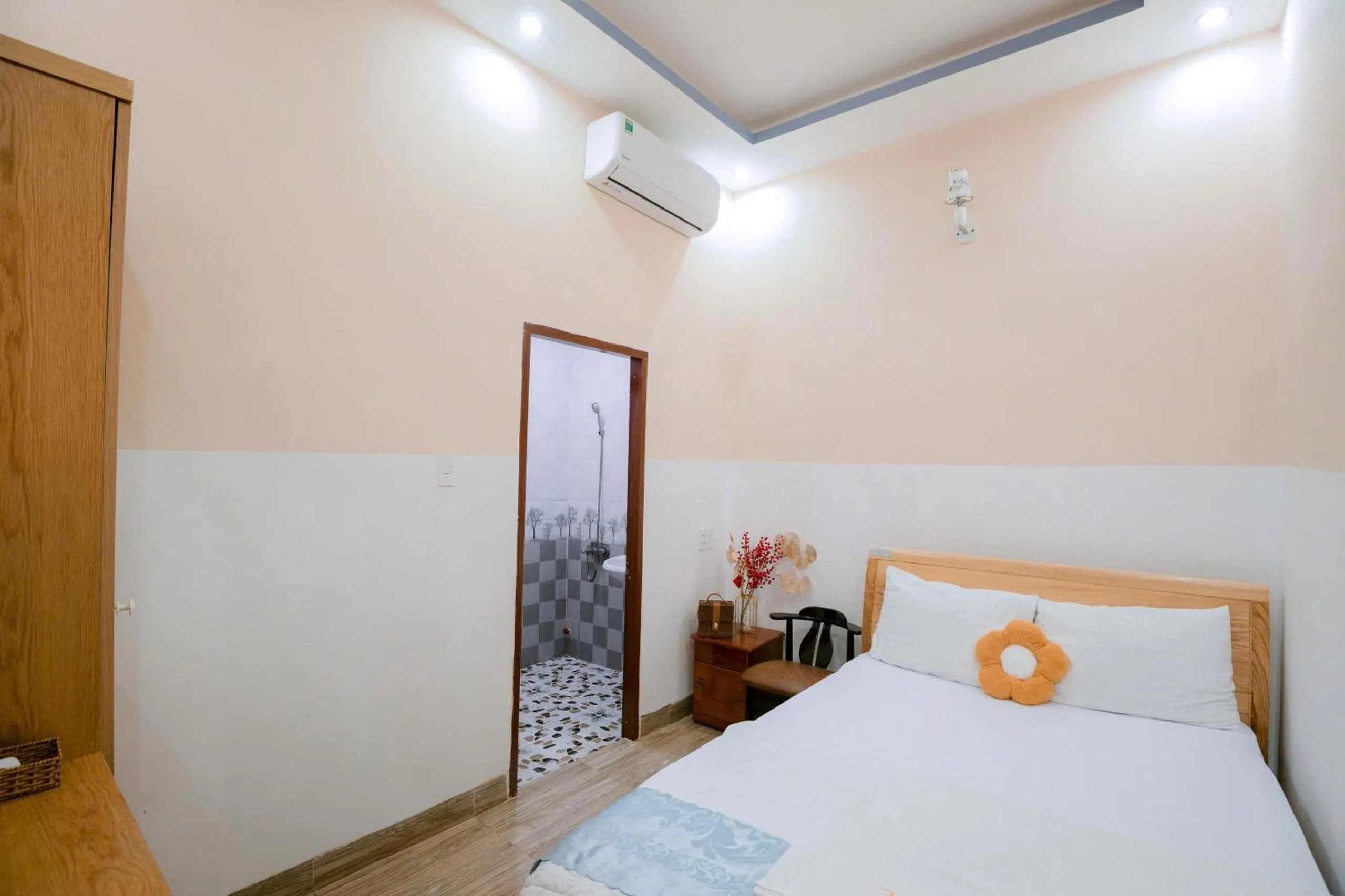 Photo of the whole room, Bed in Hotel Nắng