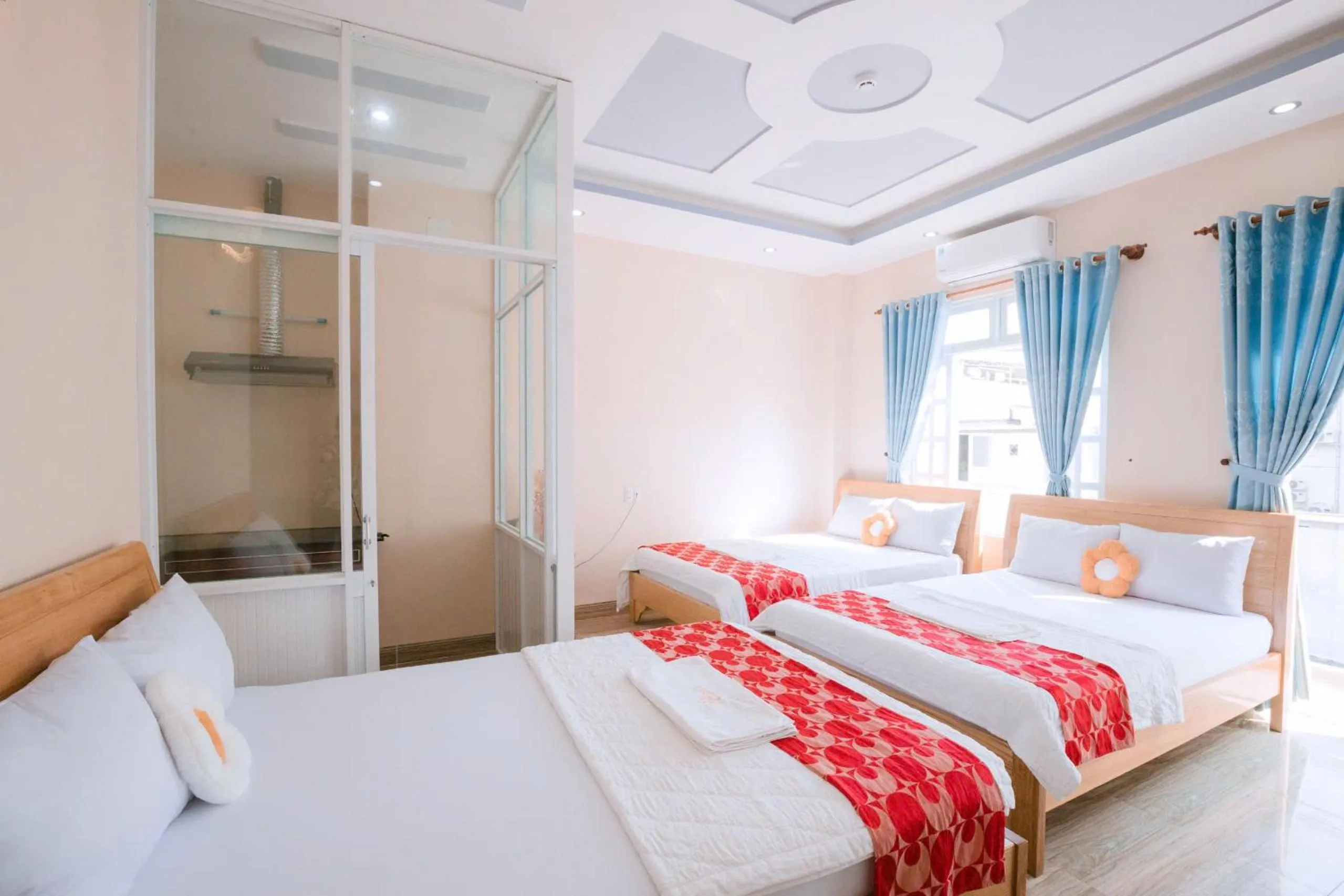 Photo of the whole room, Bed in Hotel Nắng