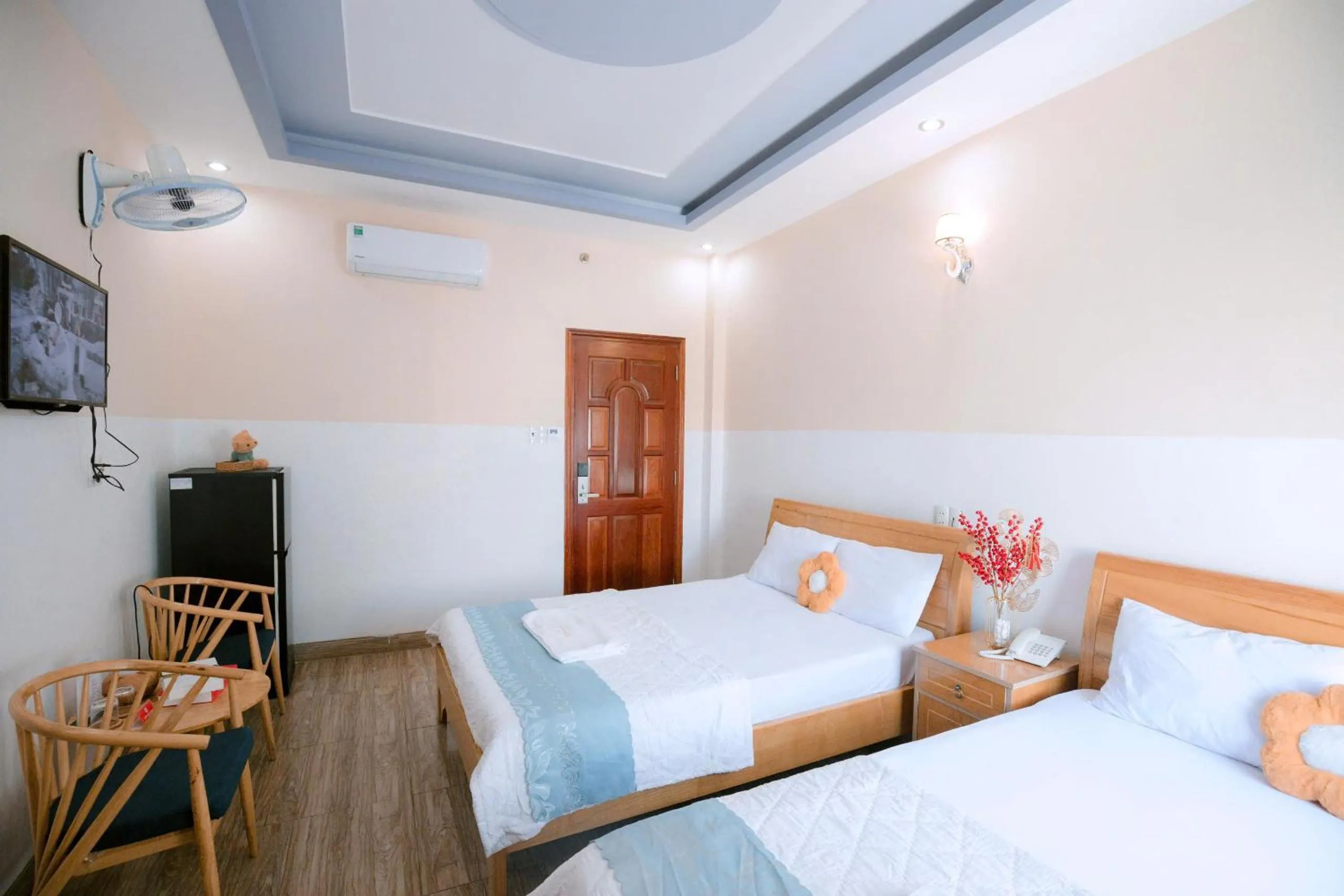 air conditioner, Bed in Hotel Nắng