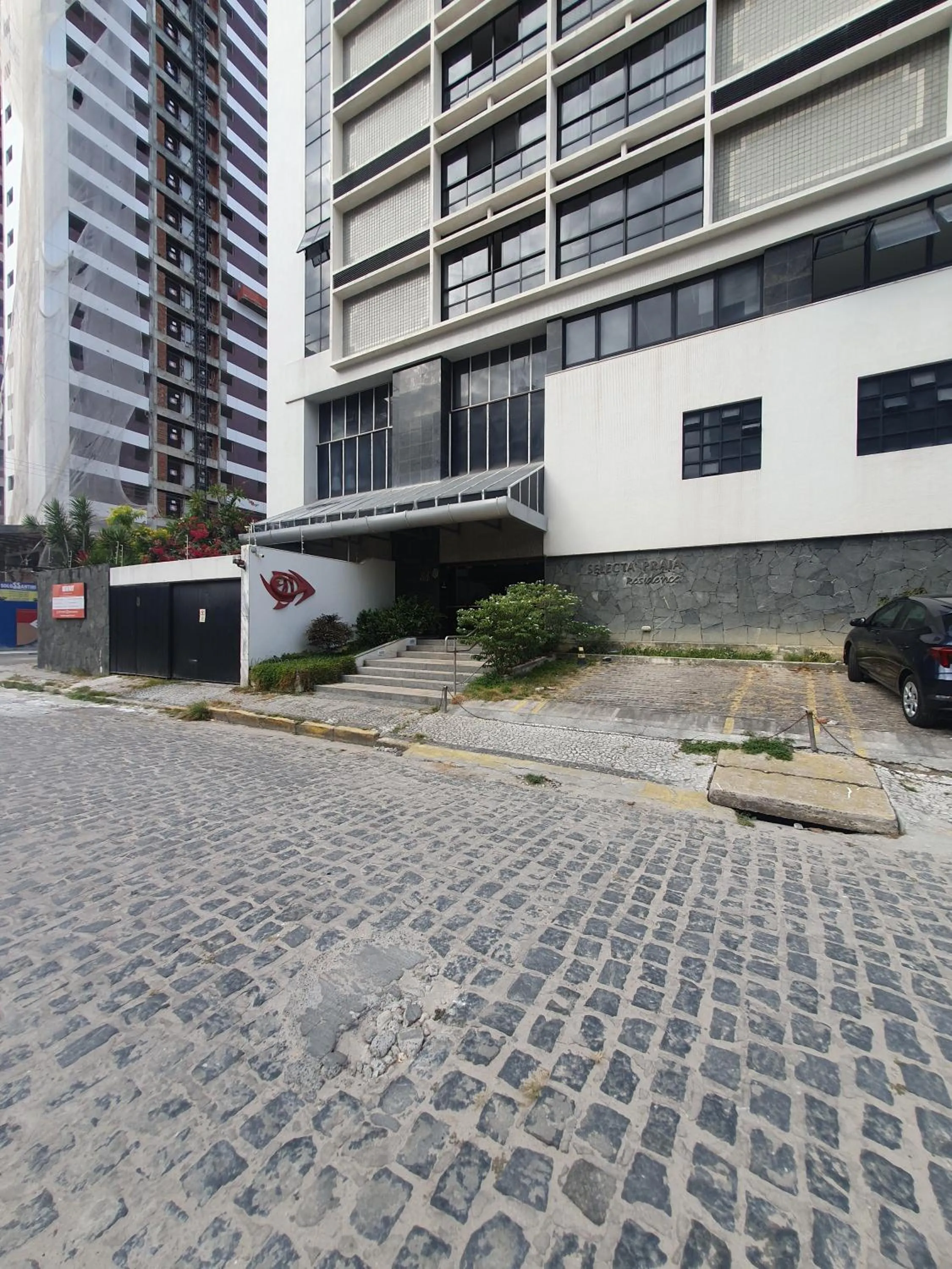 Property building in Apartamento com vista p Mar, e Piscina na Cobertura do Prédio