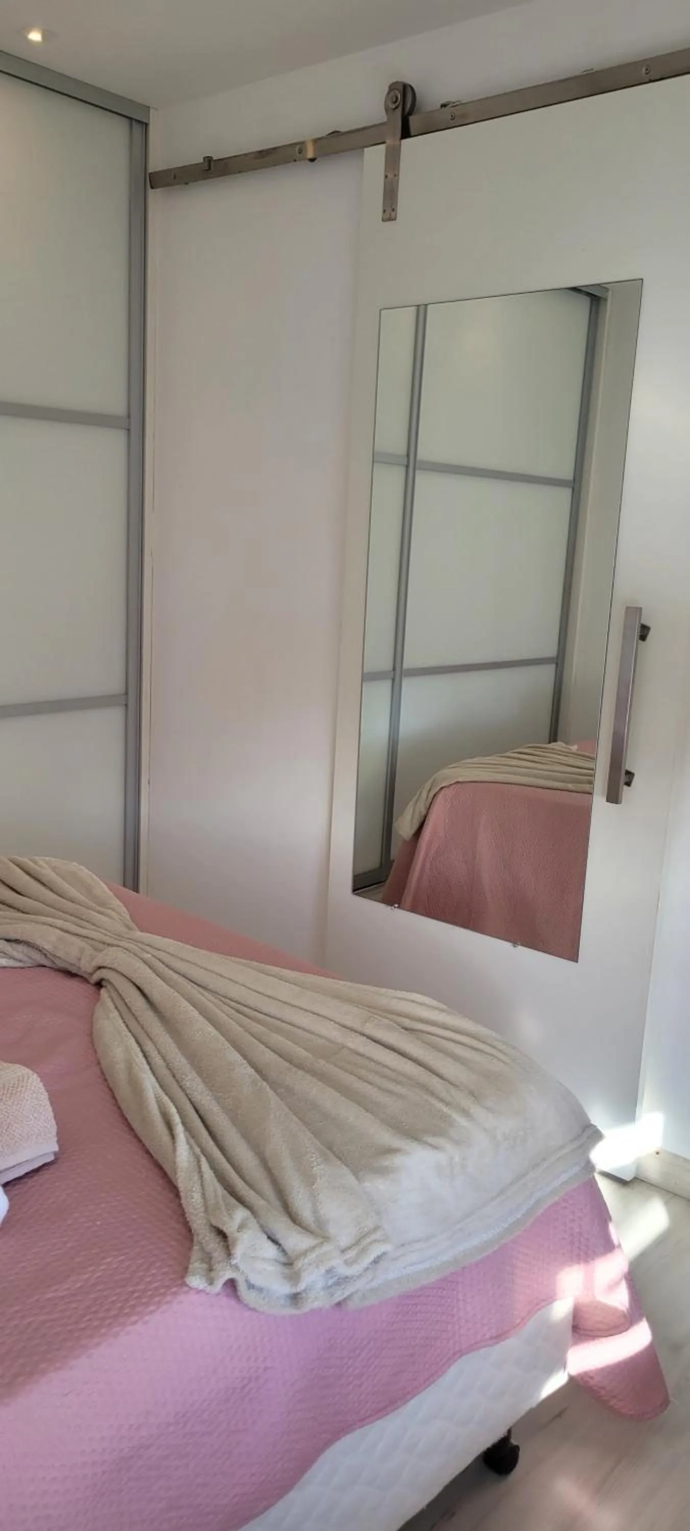 Bedroom, Bed in Apartamento com vista p Mar, e Piscina na Cobertura do Prédio