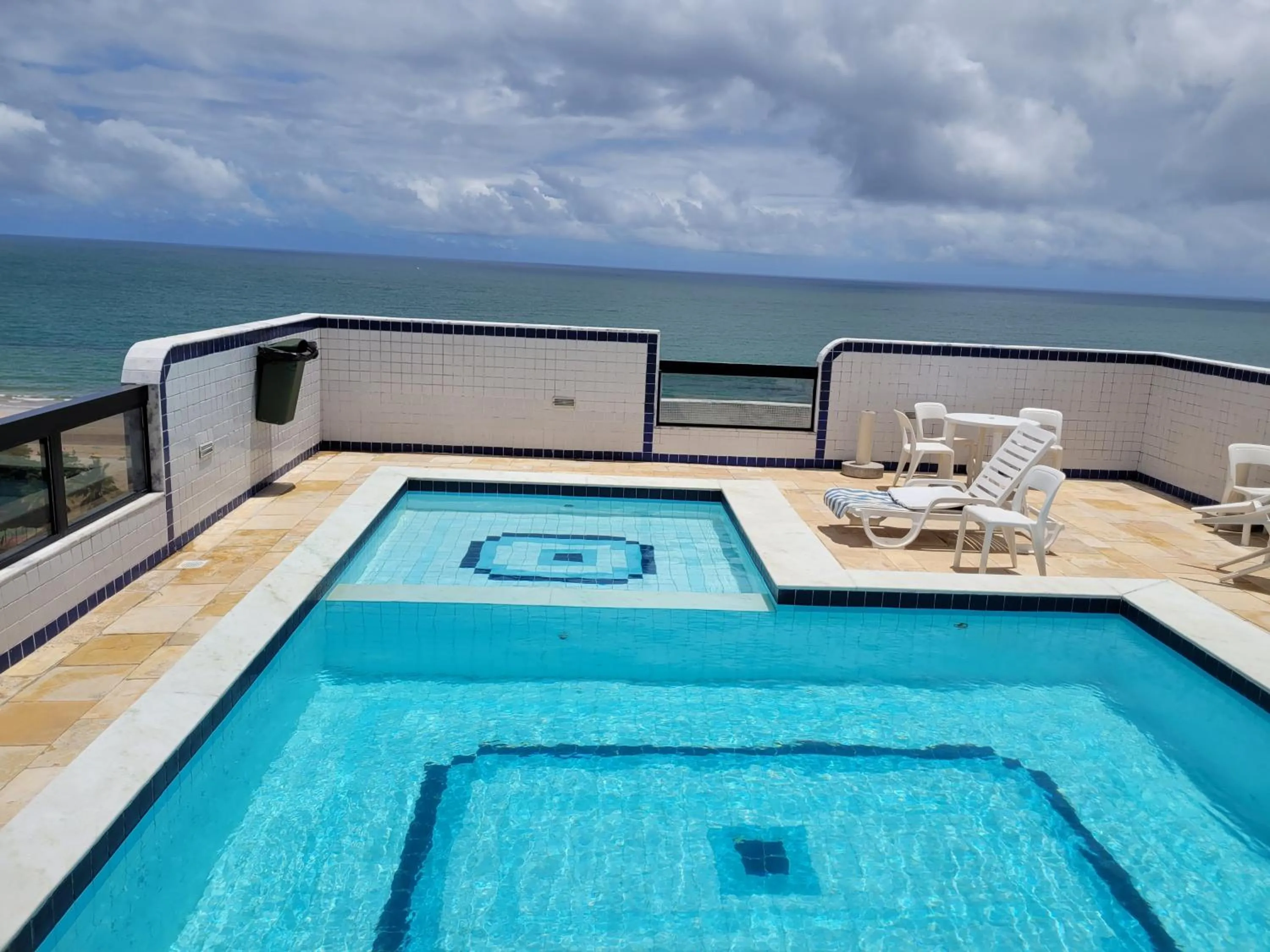Swimming pool in Apartamento com vista p Mar, e Piscina na Cobertura do Prédio