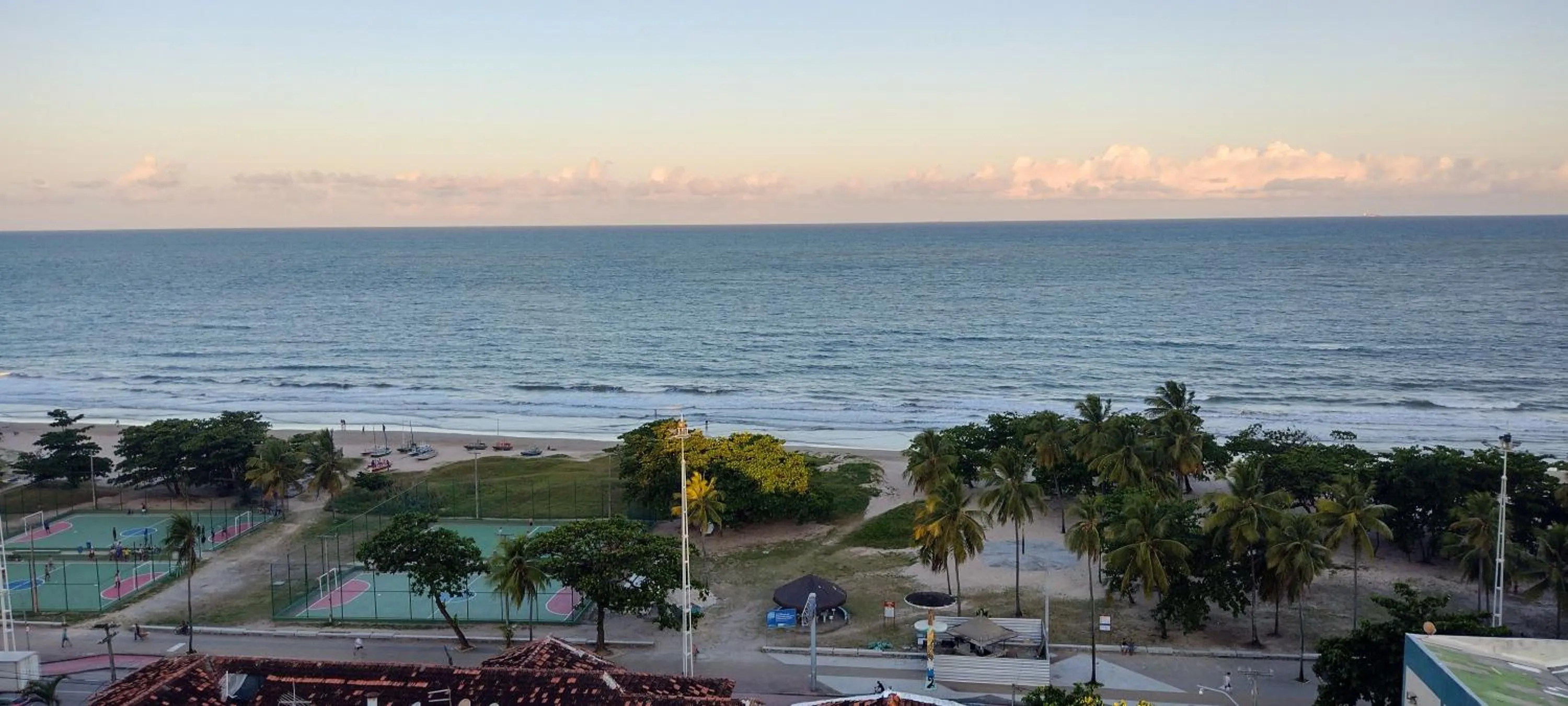 Beach in Apartamento com vista p Mar, e Piscina na Cobertura do Prédio