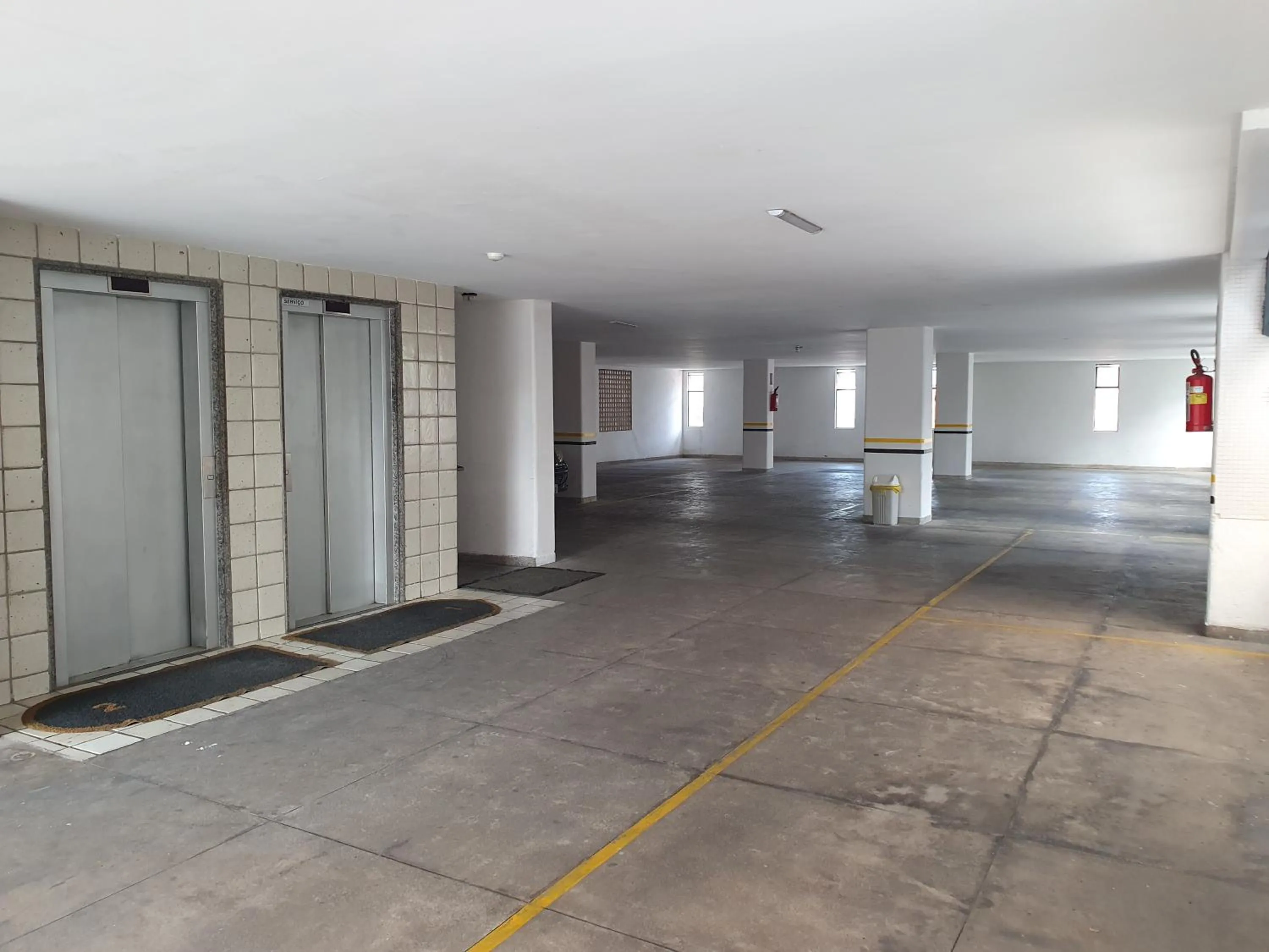 Parking in Apartamento com vista p Mar, e Piscina na Cobertura do Prédio