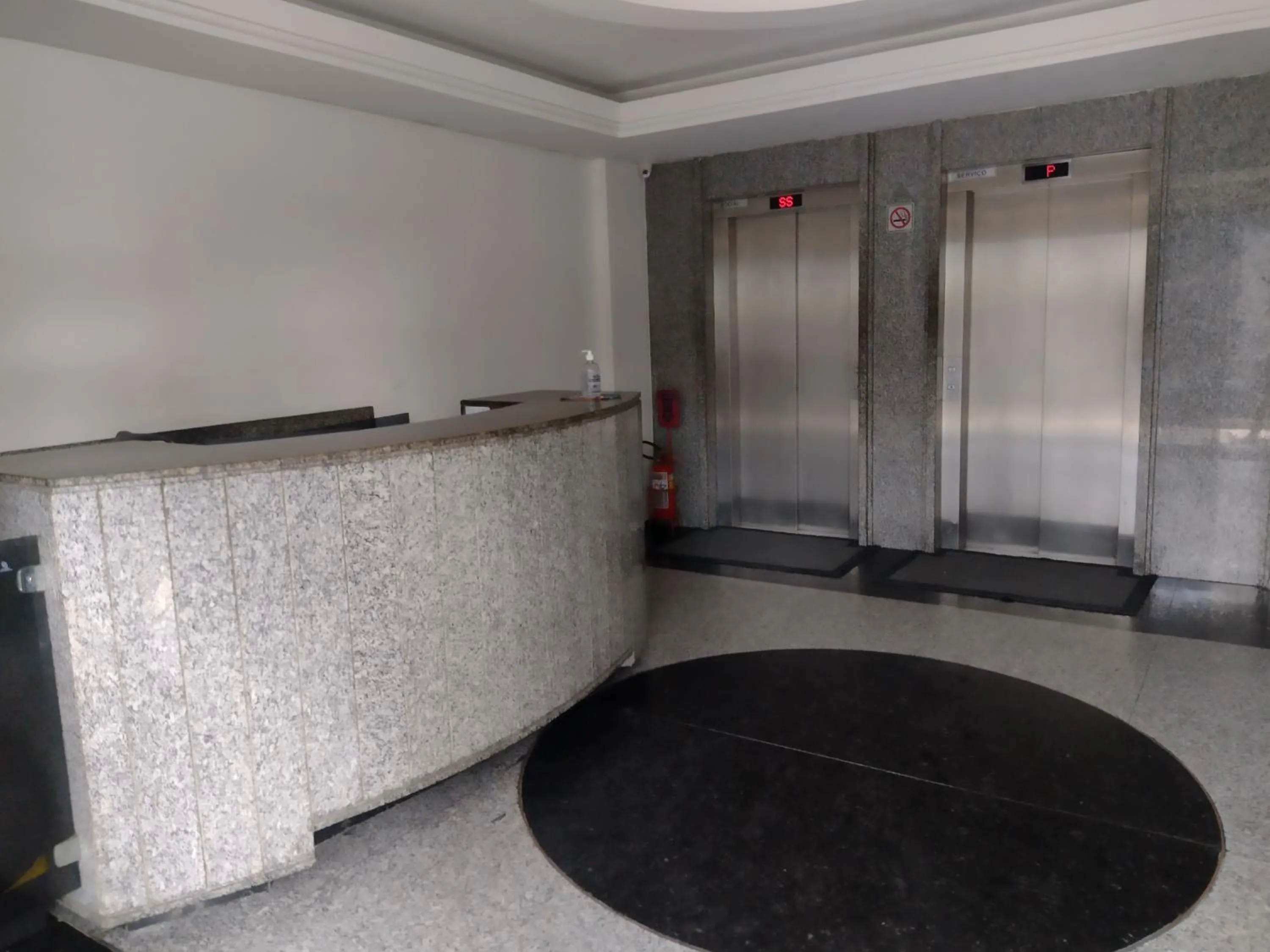elevator in Apartamento com vista p Mar, e Piscina na Cobertura do Prédio