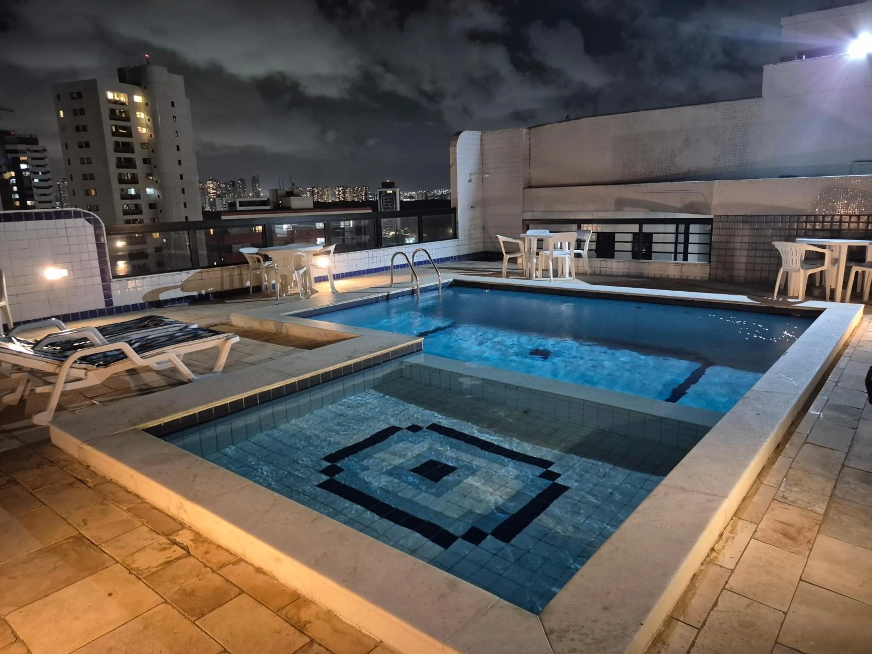 Apartamento com vista p Mar, e Piscina na Cobertura do Prédio