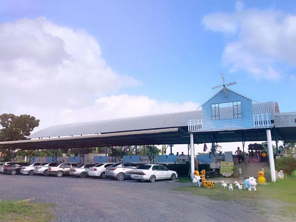 Facade/entrance in Capital O 75412 V Resort