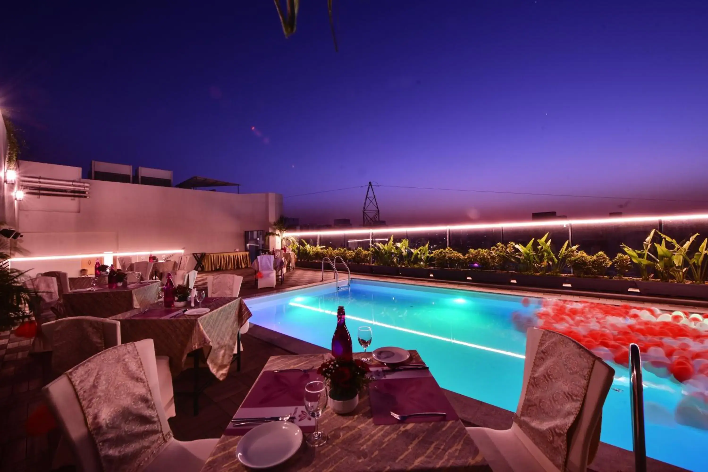 Swimming pool in Regenta Fairlark Vadodara Swimming pool in Regenta Fairlark Vadodara