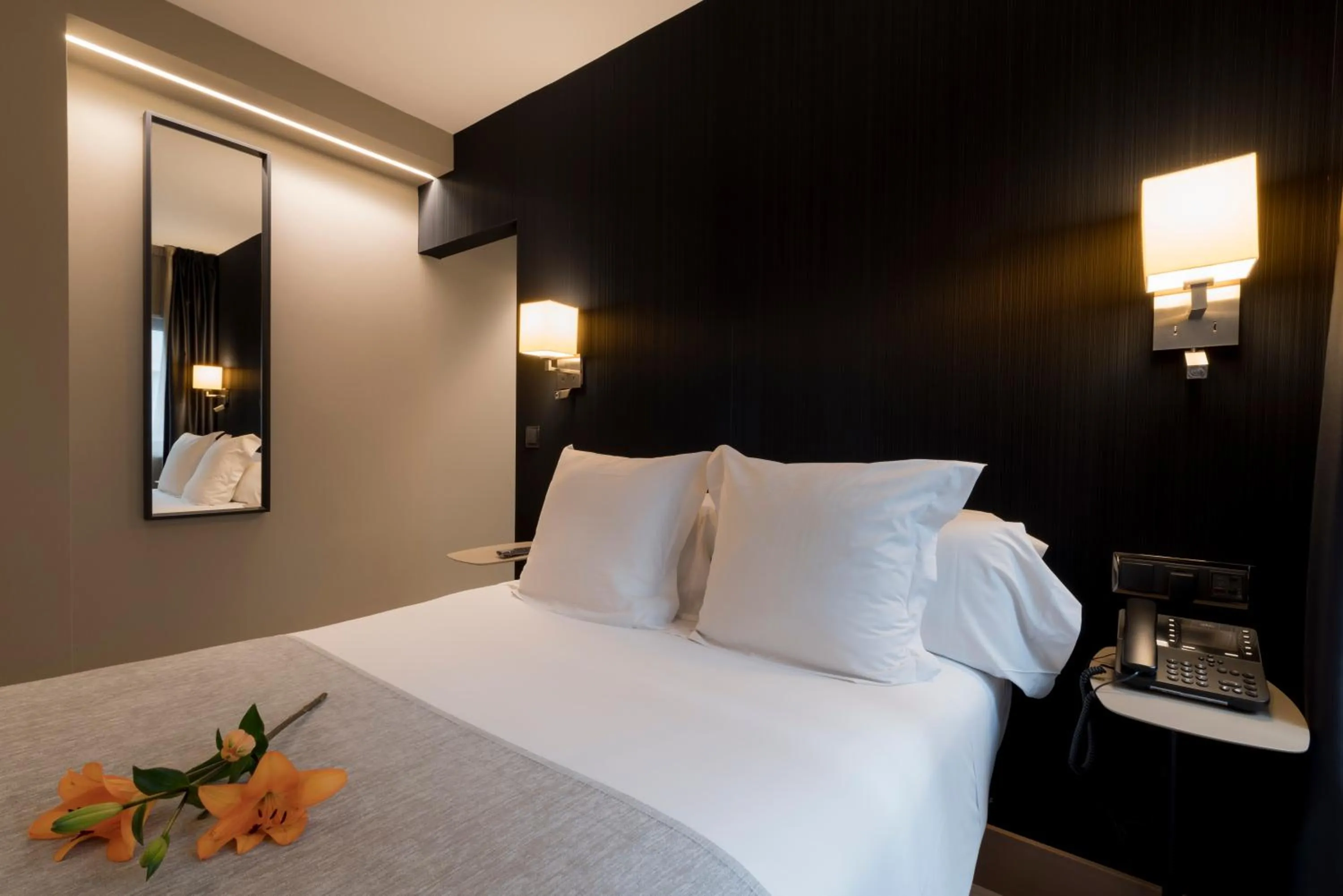 Bedroom, Bed in Hotel Plaza