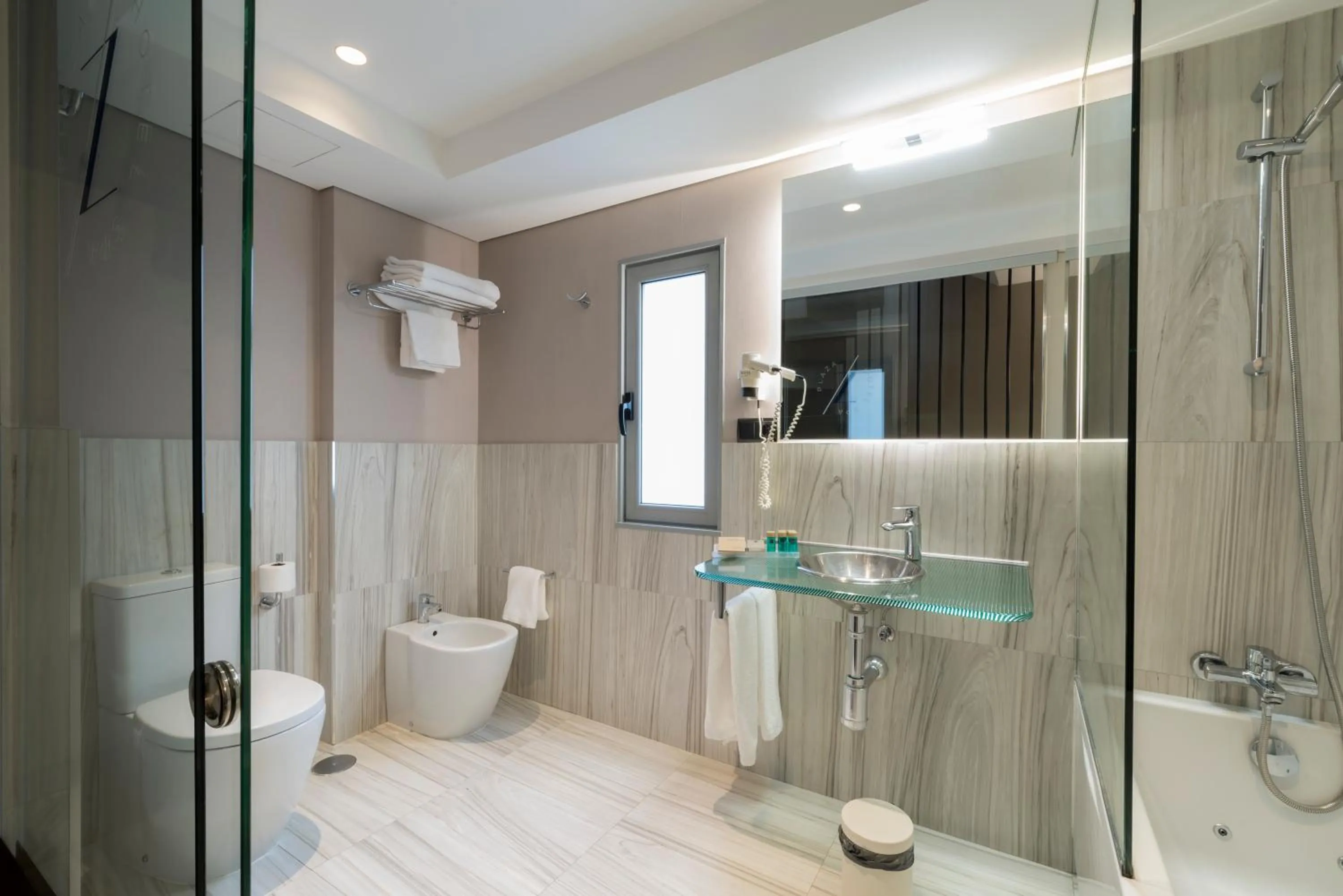 Bathroom in Hotel Plaza