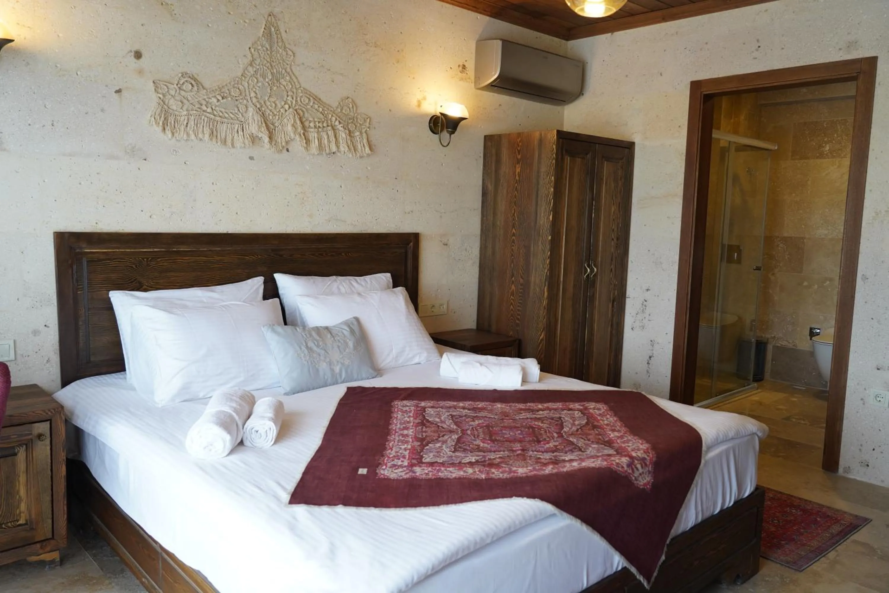 Bed in UCHI Cappadocia