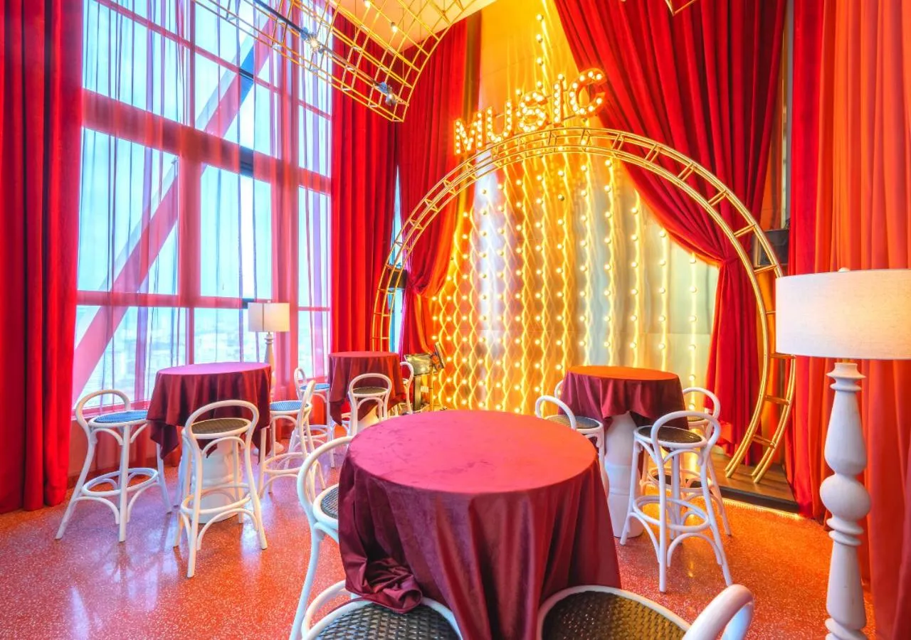 Lounge or bar in Greystone Scarletz Suites