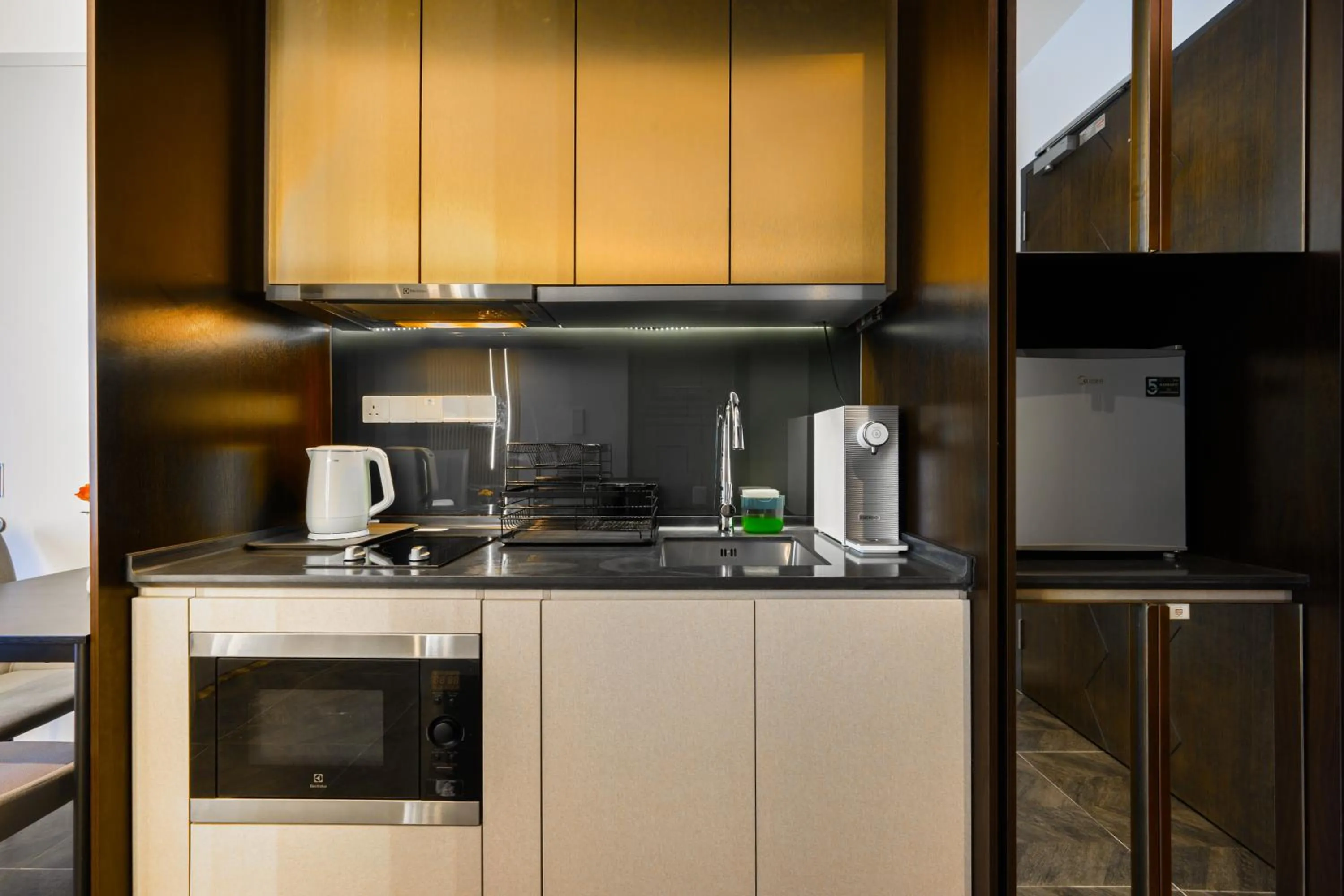 stove in Greystone Scarletz Suites