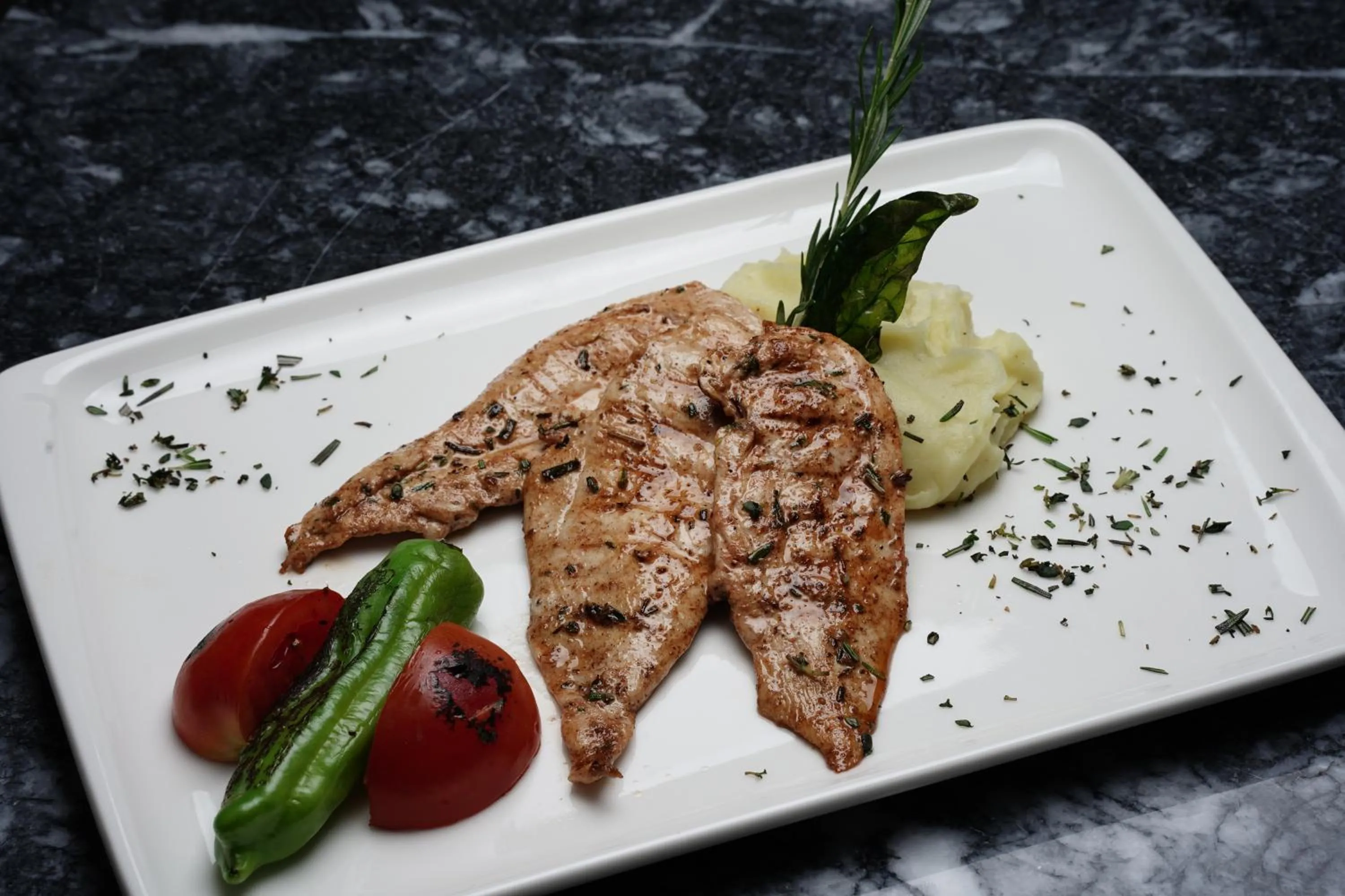 Food and drinks in Resun Hotel