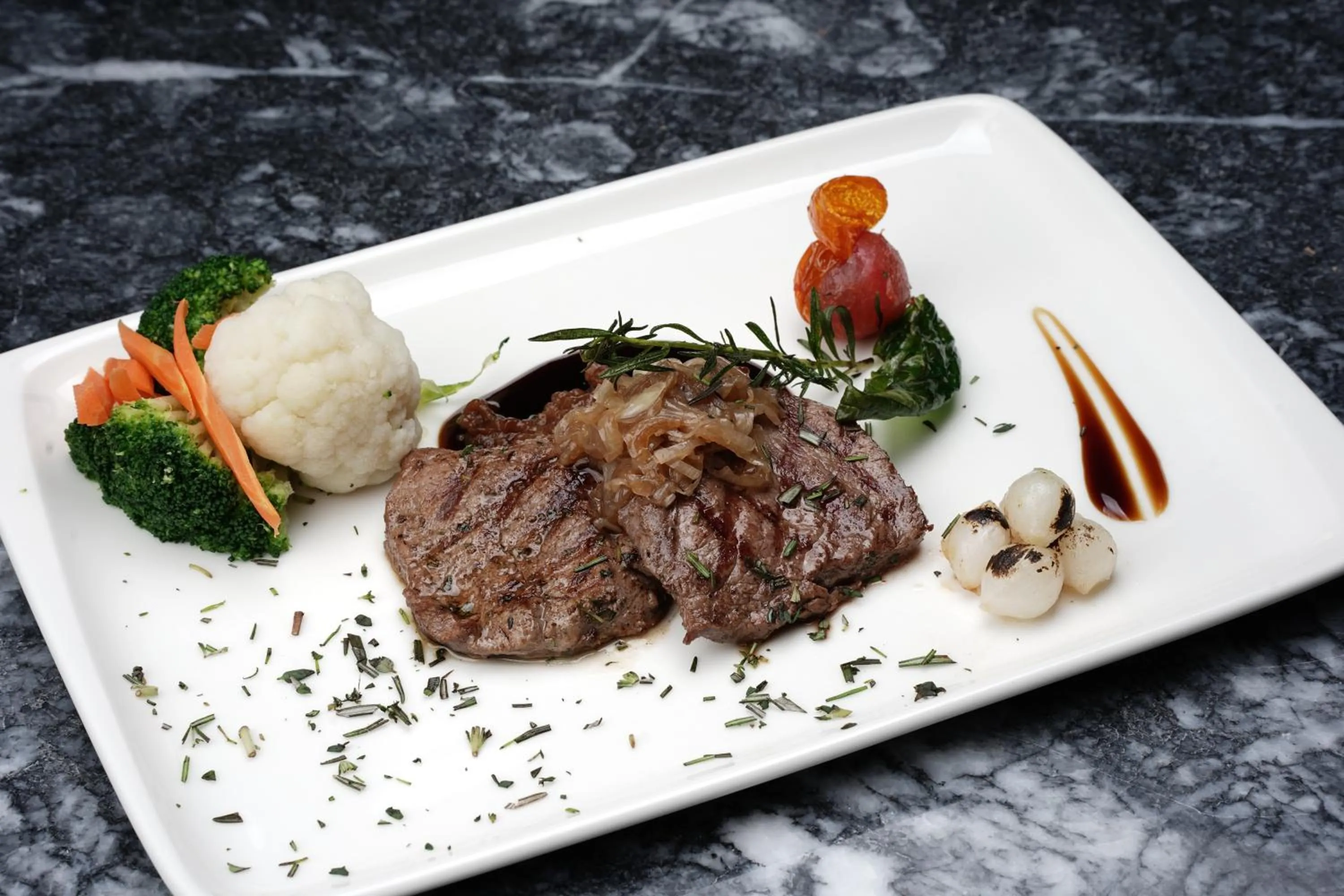 Food and drinks in Resun Hotel