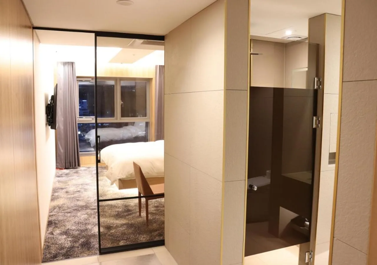 Bedroom, Bed in Hotel tt Gupo