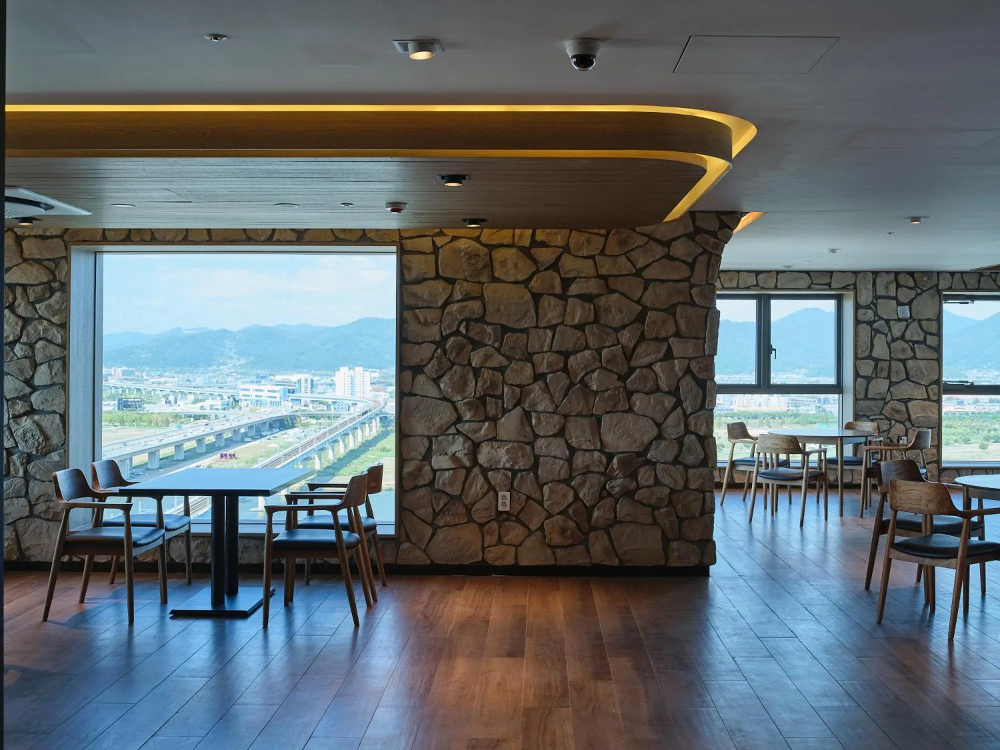 Restaurant/places to eat in Hotel tt Gupo