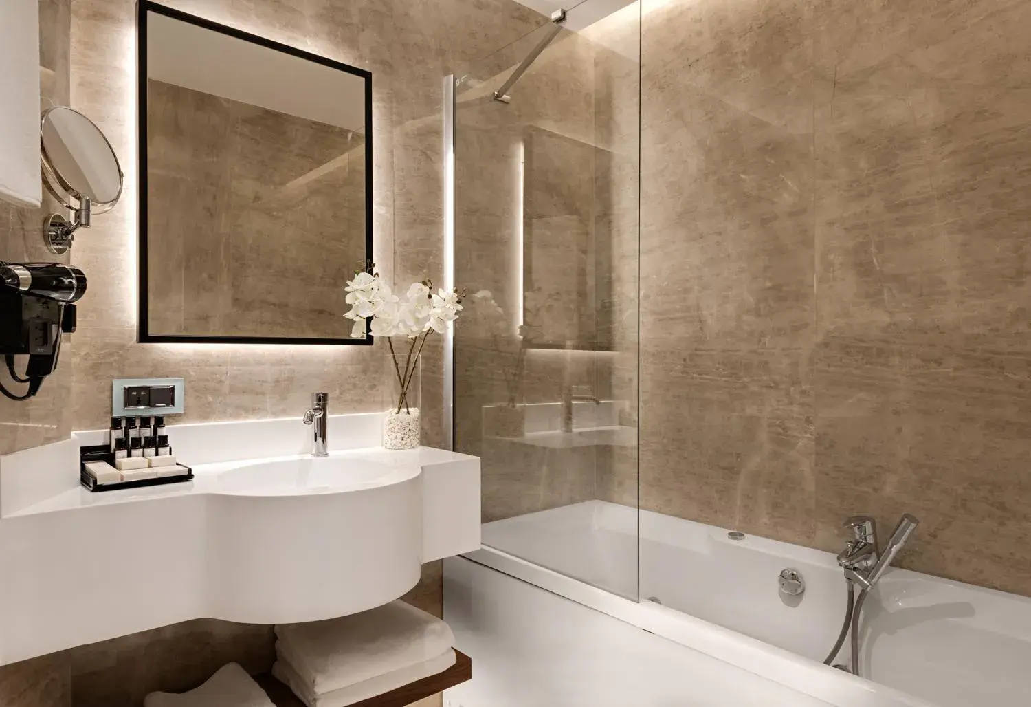 Shower in Gleam Collection Hotel Shower in Gleam Collection Hotel