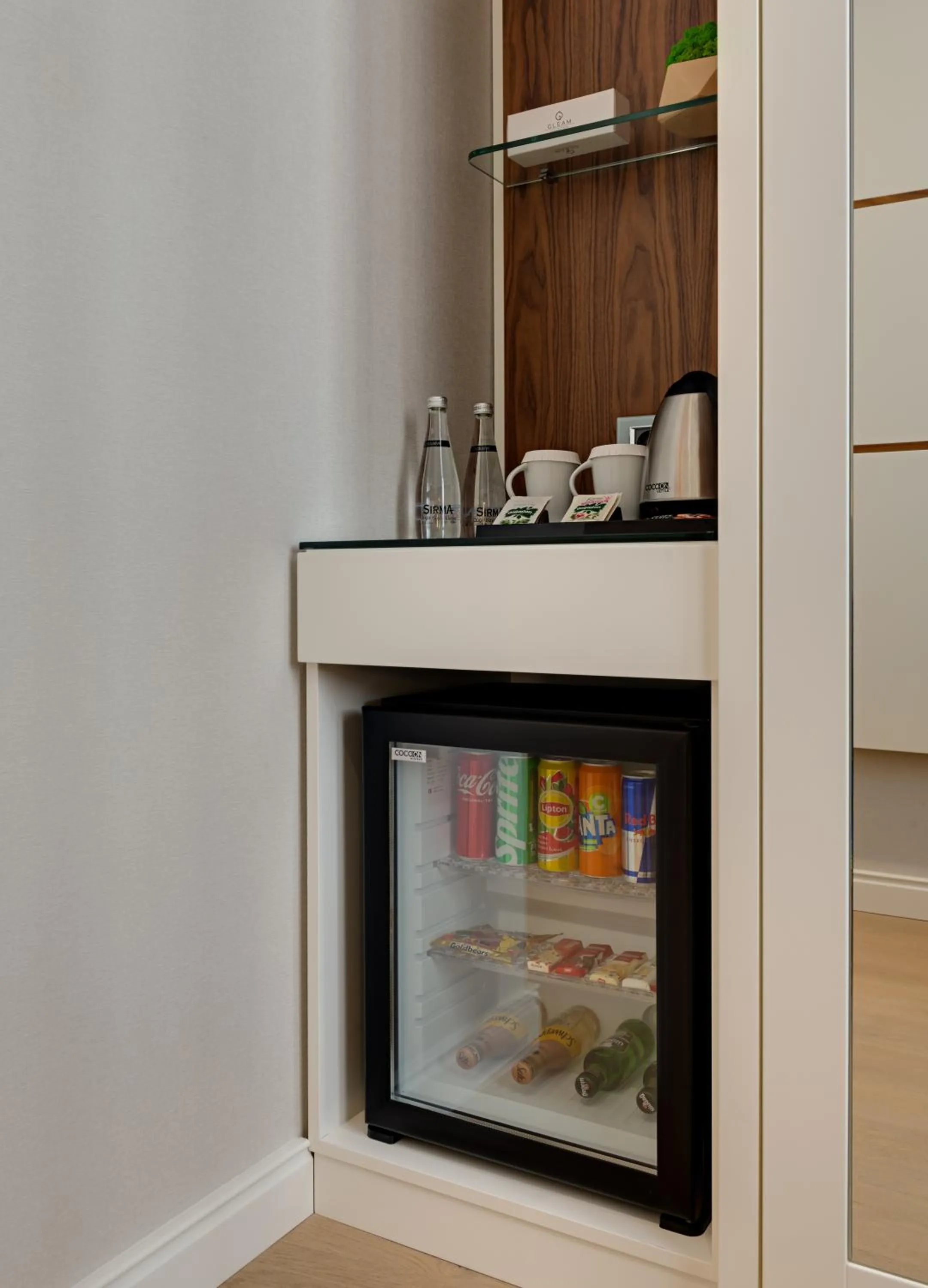 Coffee/tea facilities in Gleam Collection Hotel