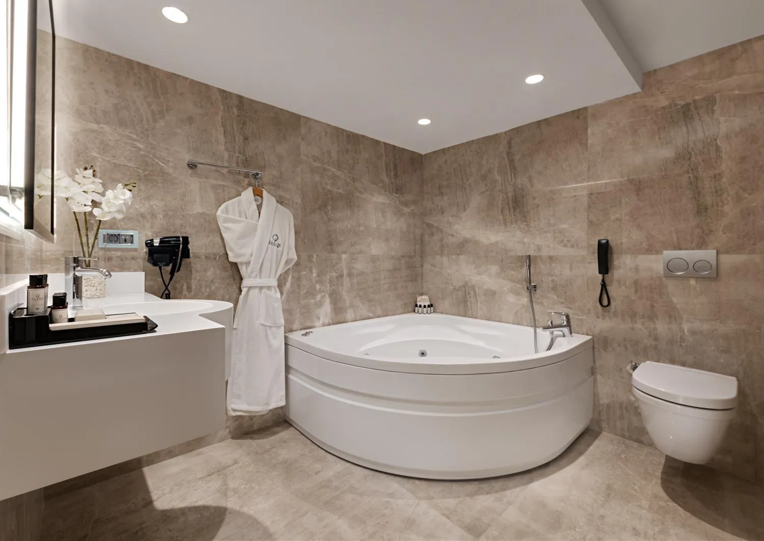 Shower in Gleam Collection Hotel