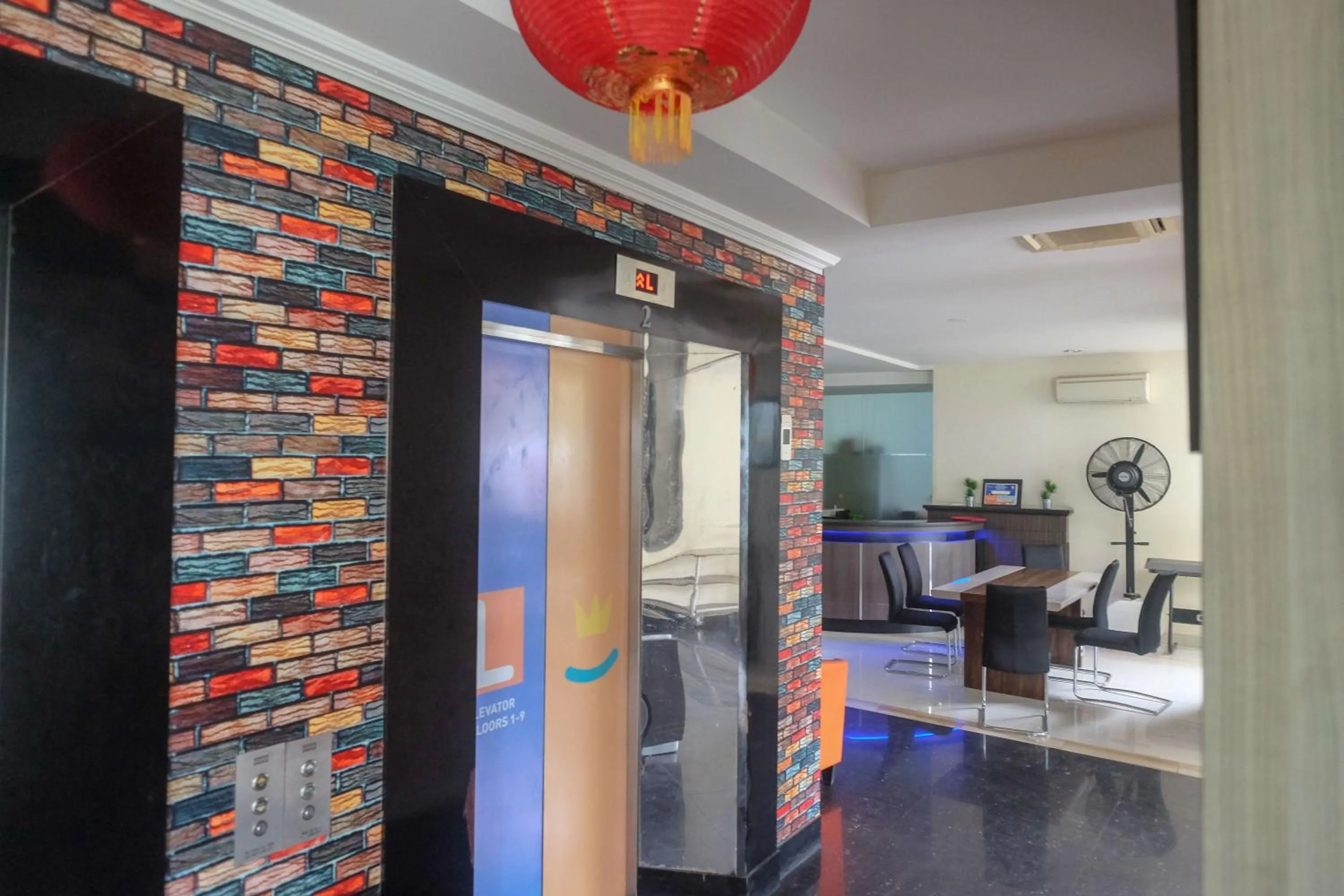 Lobby or reception in Sans Hotel Lynt Makassar