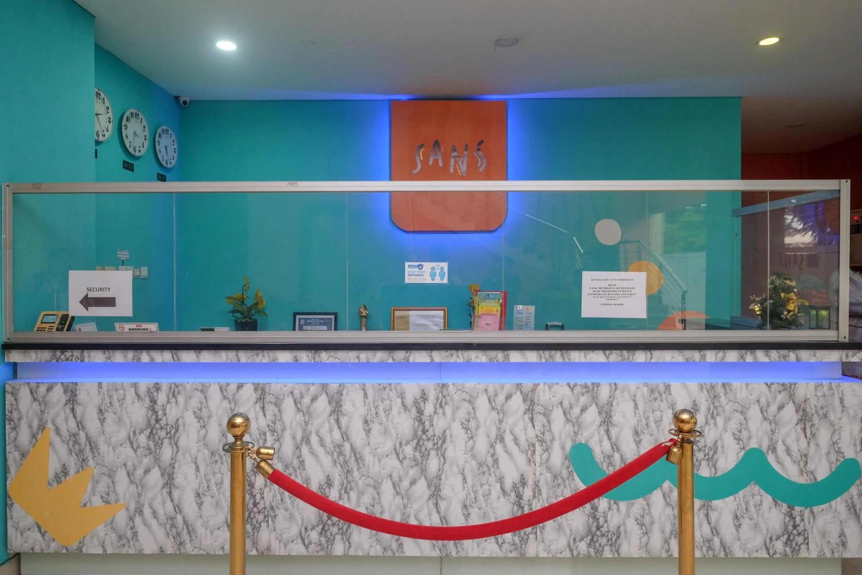 Lobby or reception in Sans Hotel Lynt Makassar