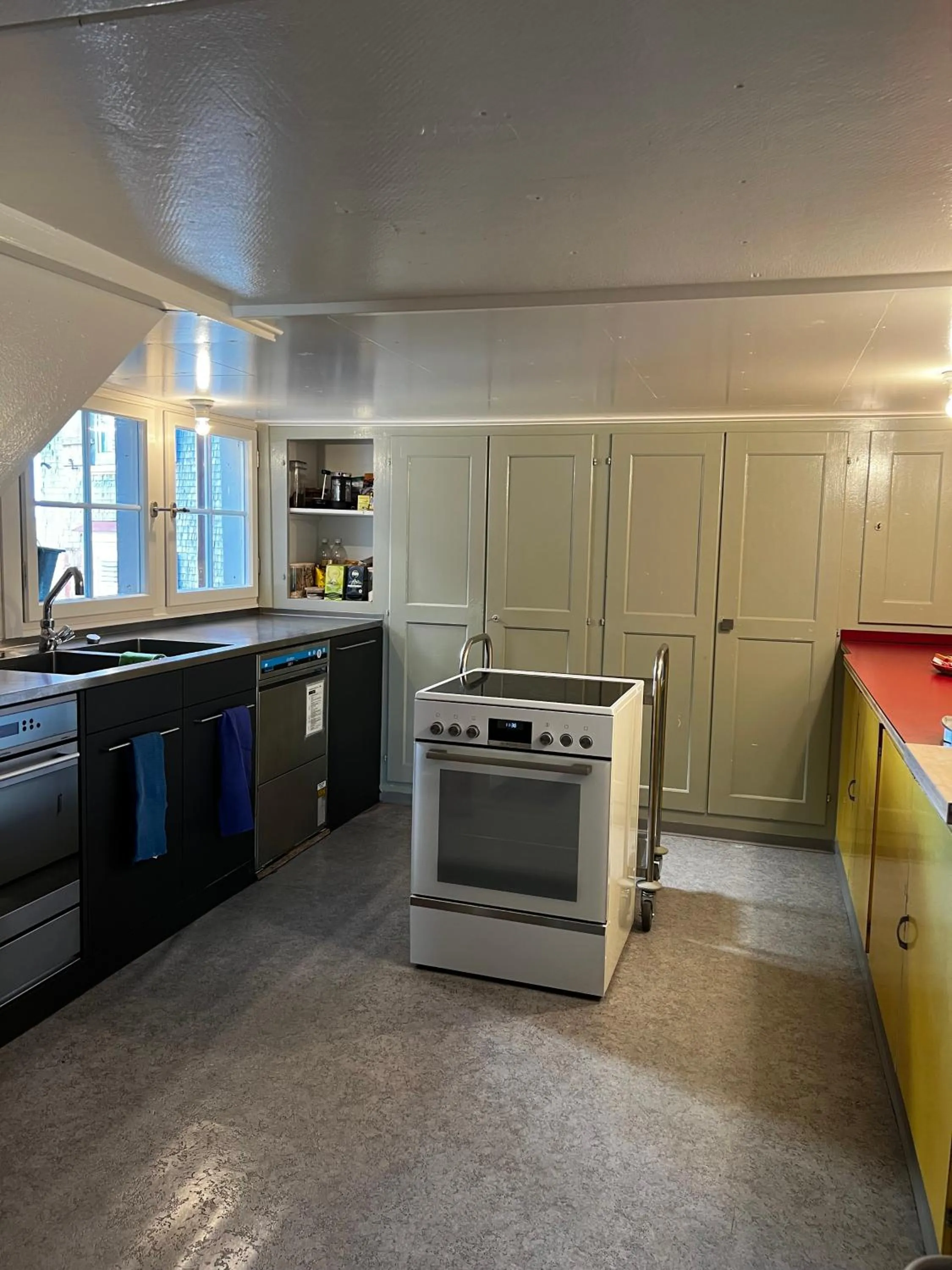 Communal kitchen in Gasthaus Rössli