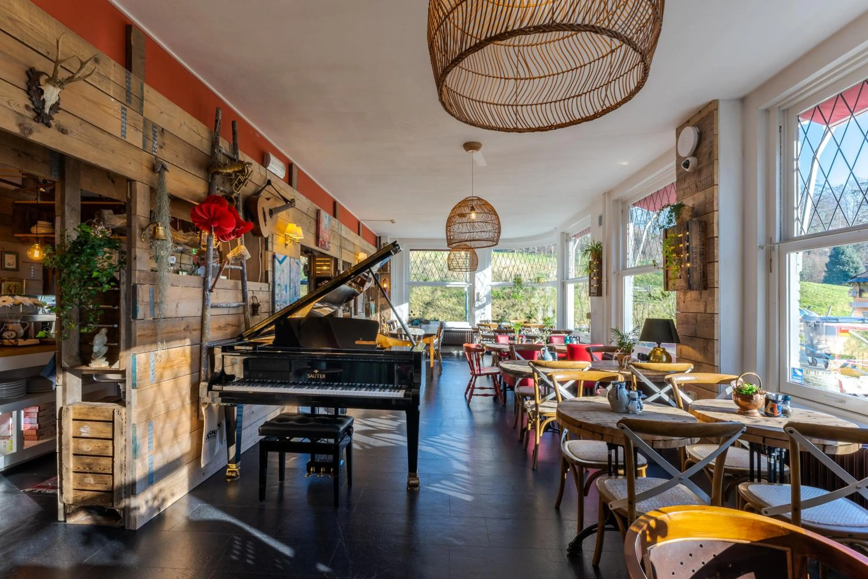 Restaurant/places to eat in Geulzicht Hotel