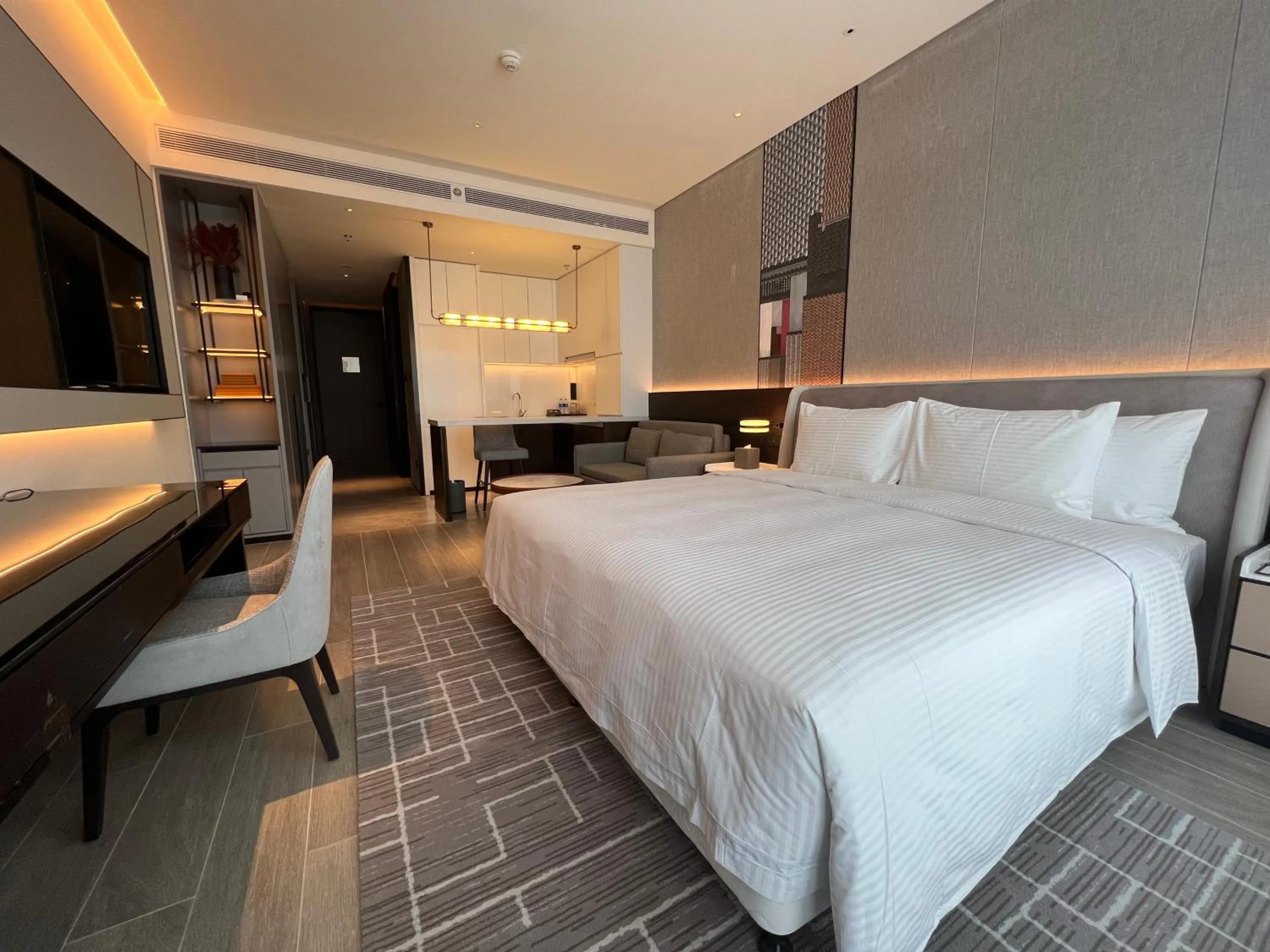 Superior Deluxe King Room in Wanda Jin Xiaohe Xincheng