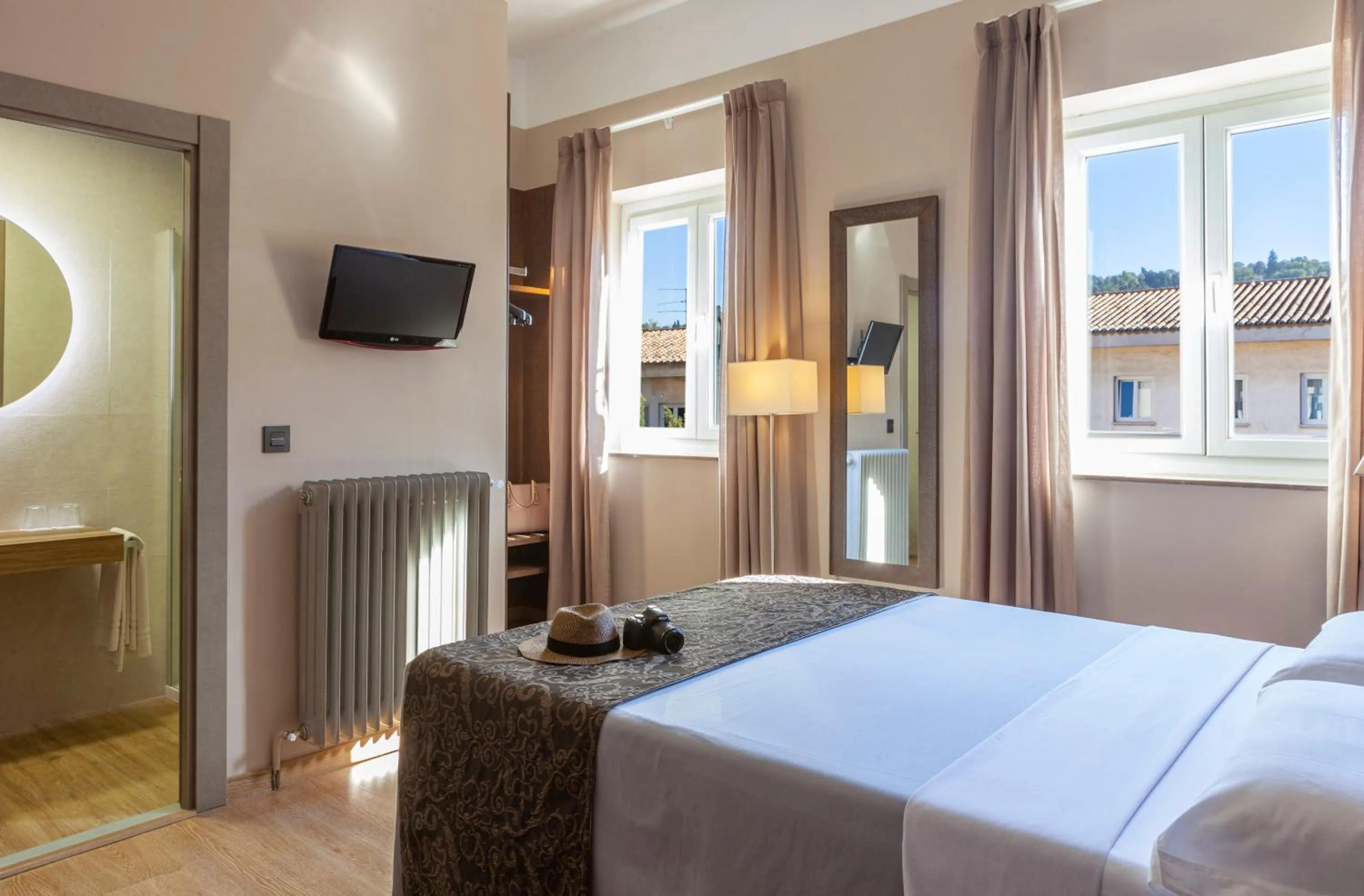 Photo of the whole room, Bed in Hotel Macià Monasterio de los Basilios