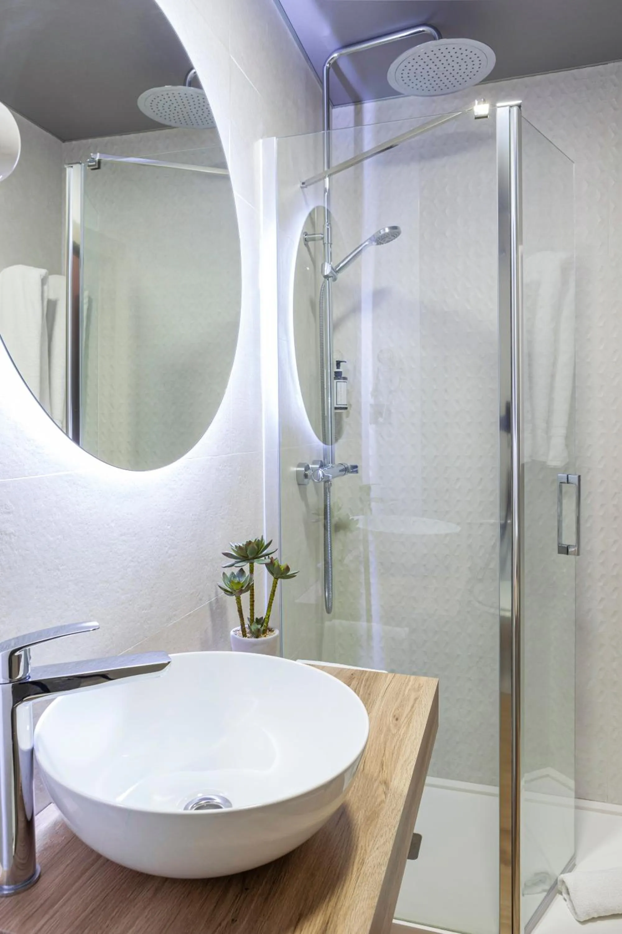Bathroom in Hotel Macià Monasterio de los Basilios