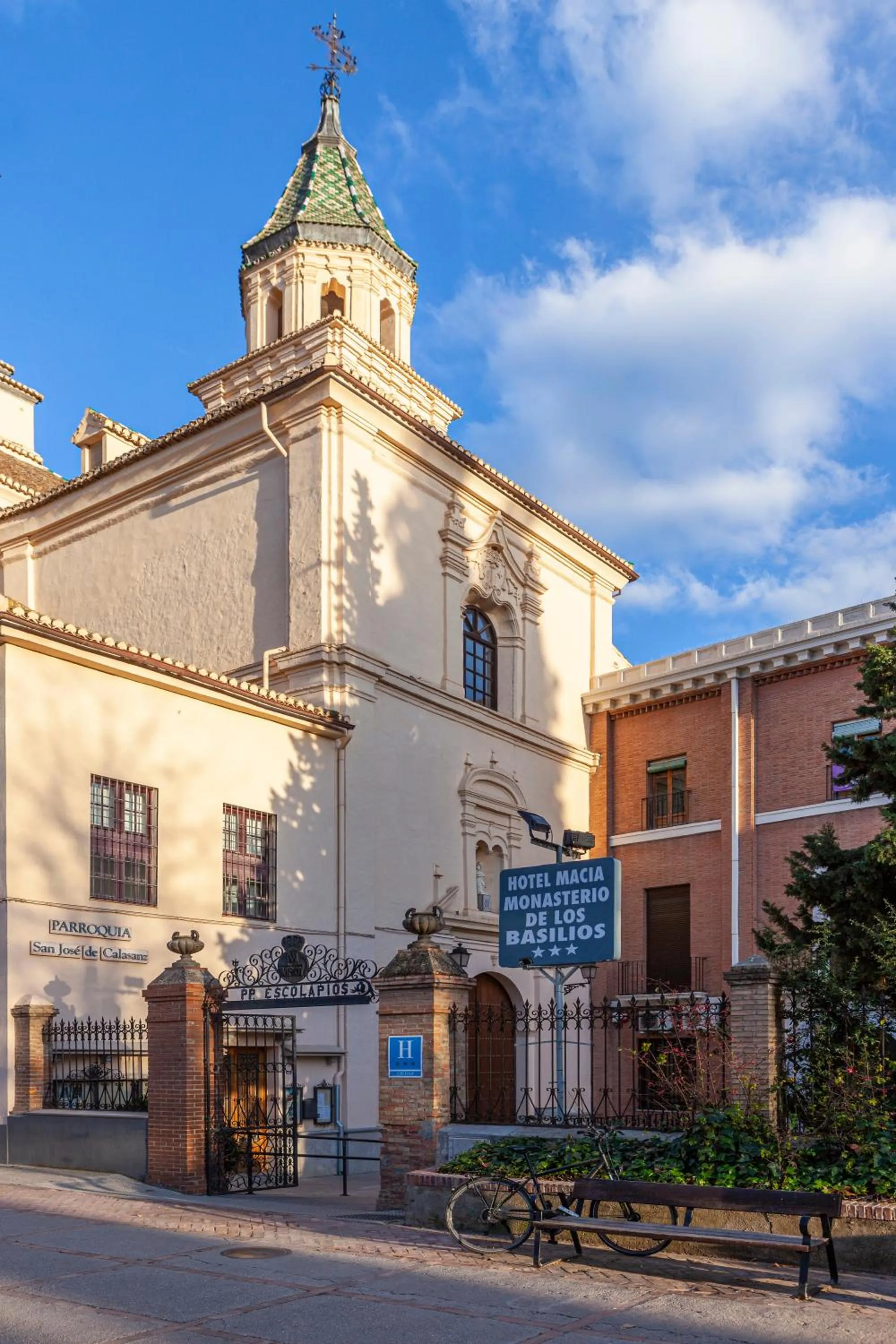Facade/entrance in Hotel Macià Monasterio de los Basilios