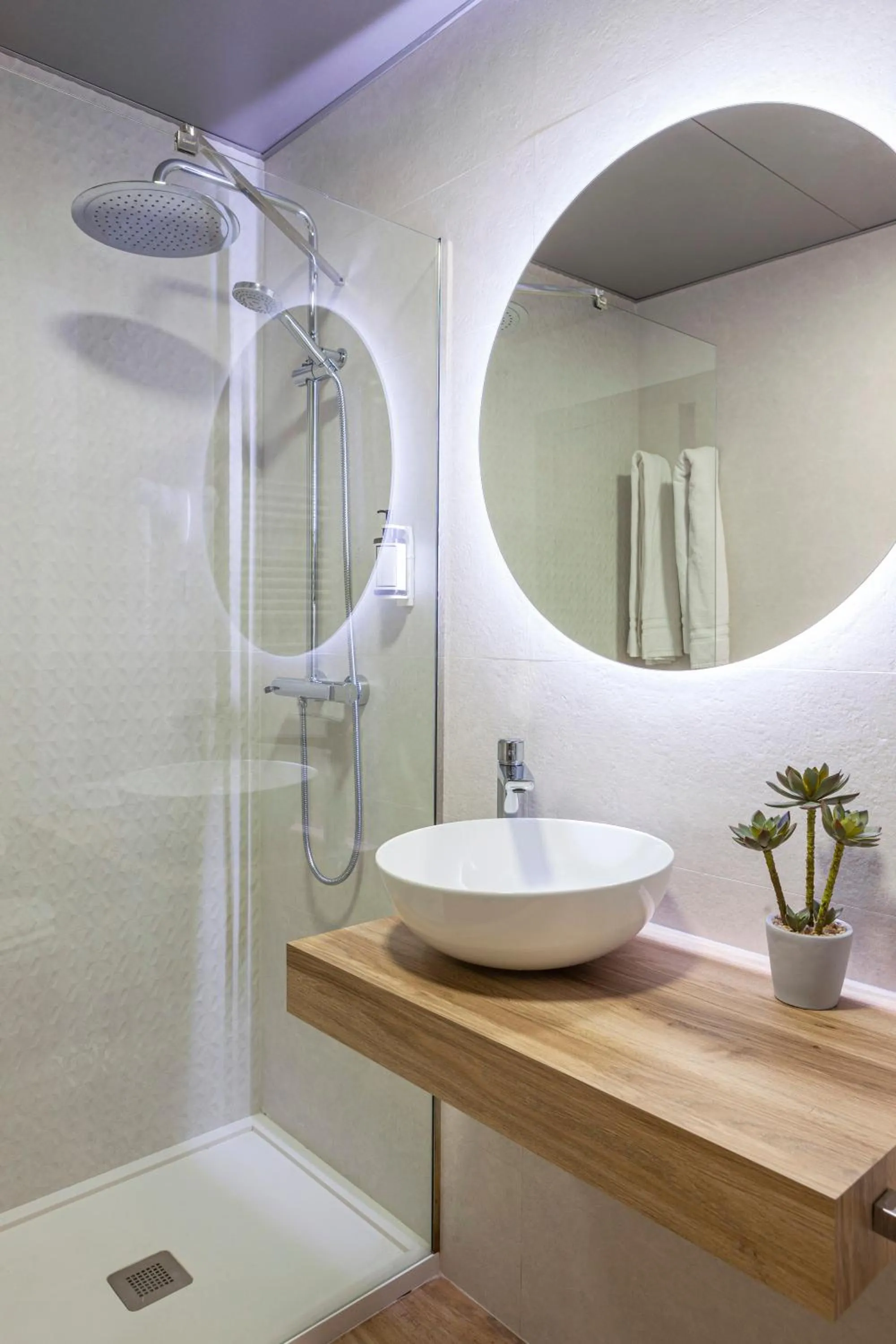 Bathroom in Hotel Macià Monasterio de los Basilios