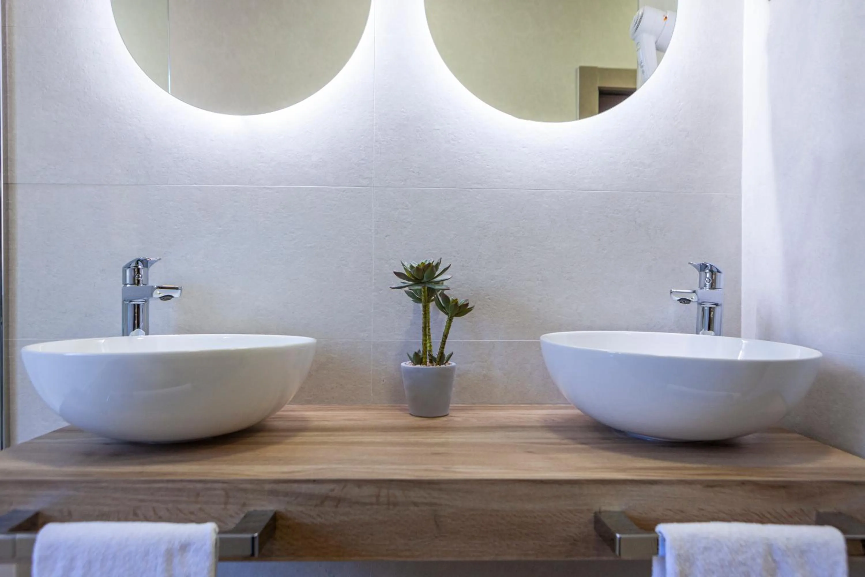 Bathroom in Hotel Macià Monasterio de los Basilios