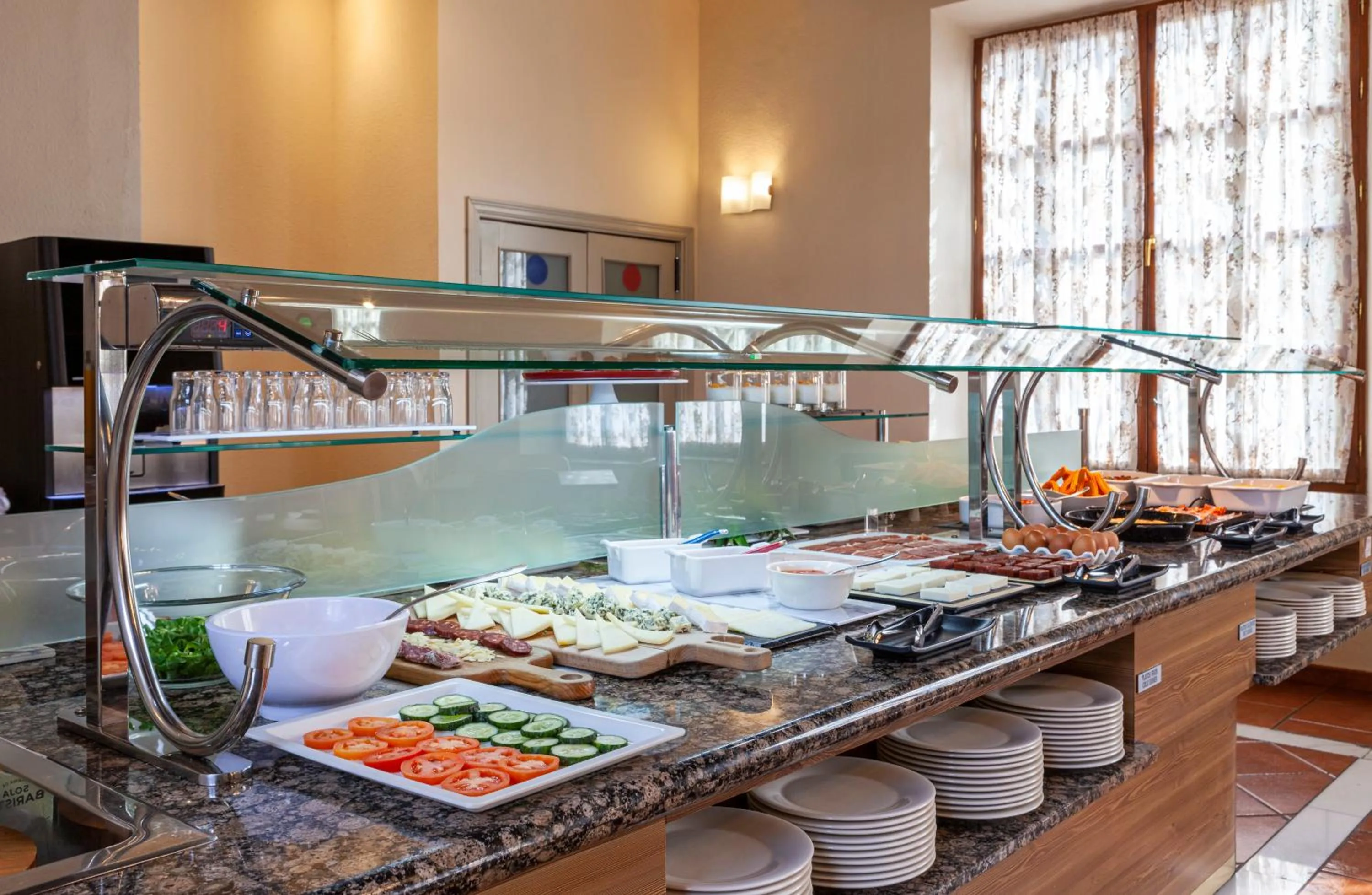 Buffet breakfast in Hotel Macià Monasterio de los Basilios