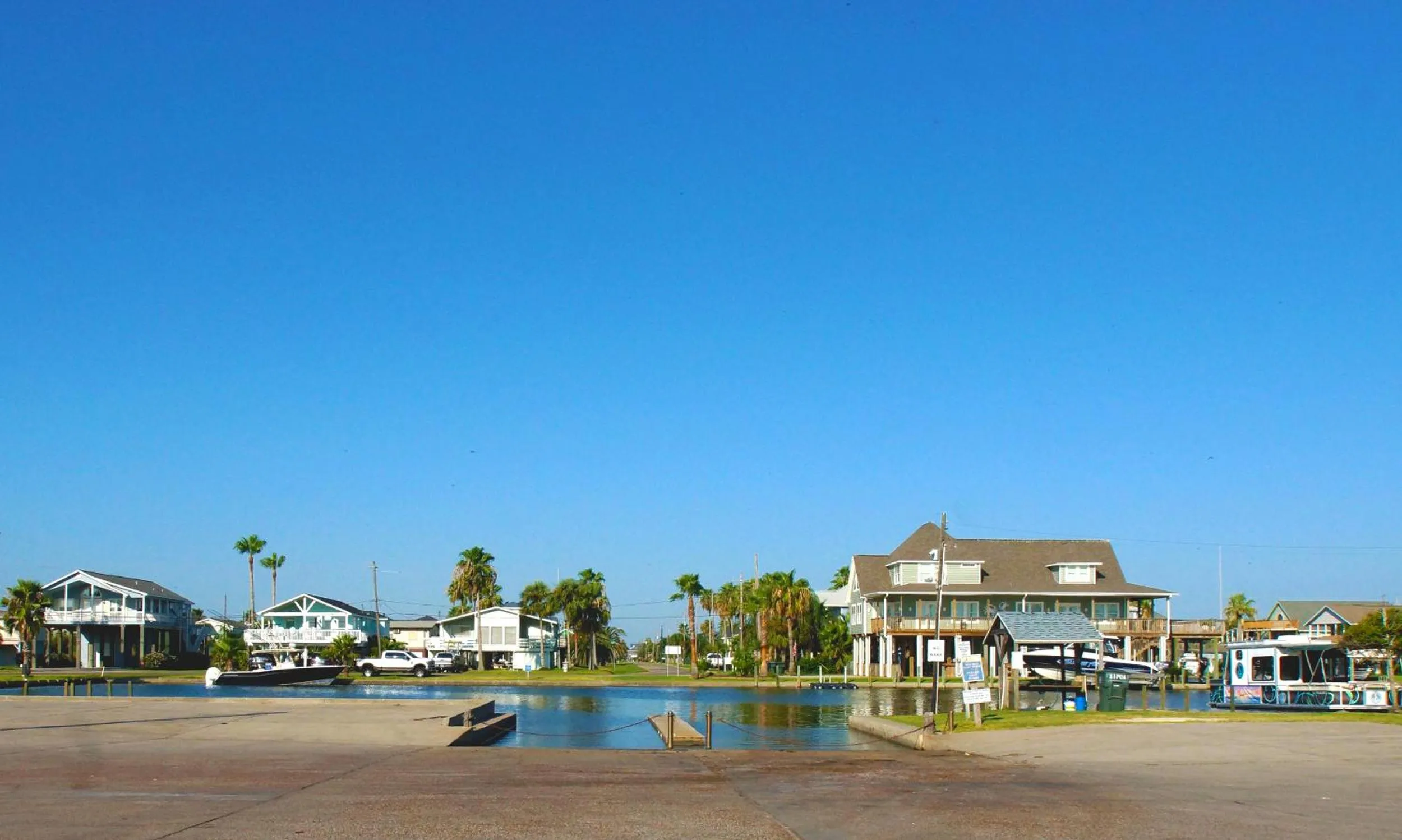Swimming pool in The Gulf Goddess