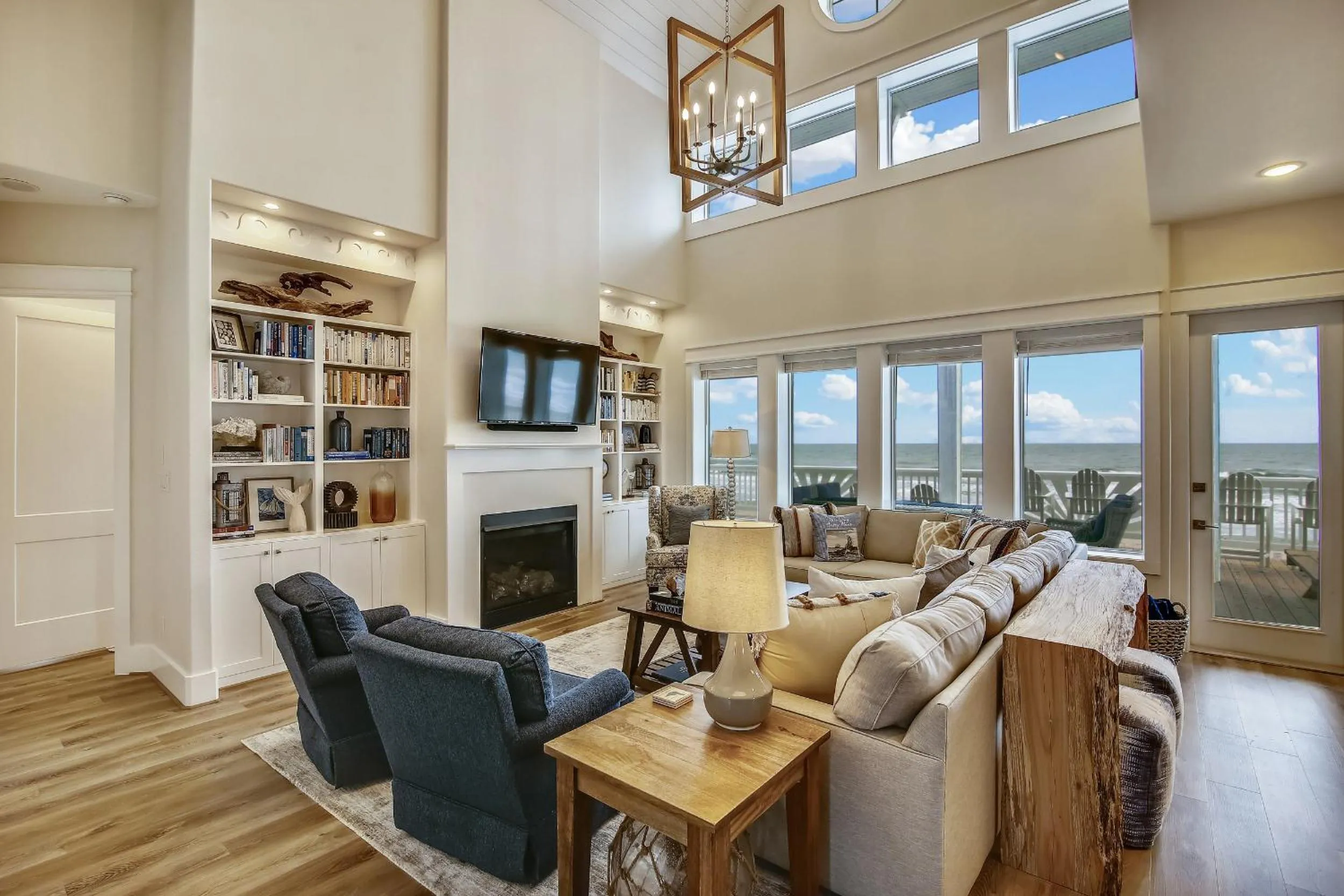 Living room in The Gulf Goddess